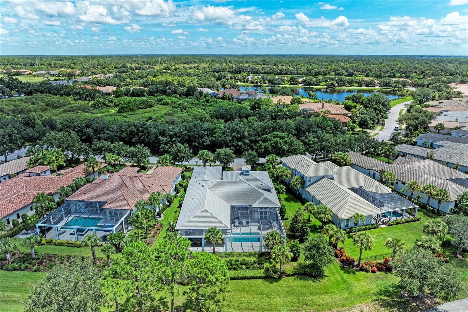 FOUNDERS CLUB - Residential