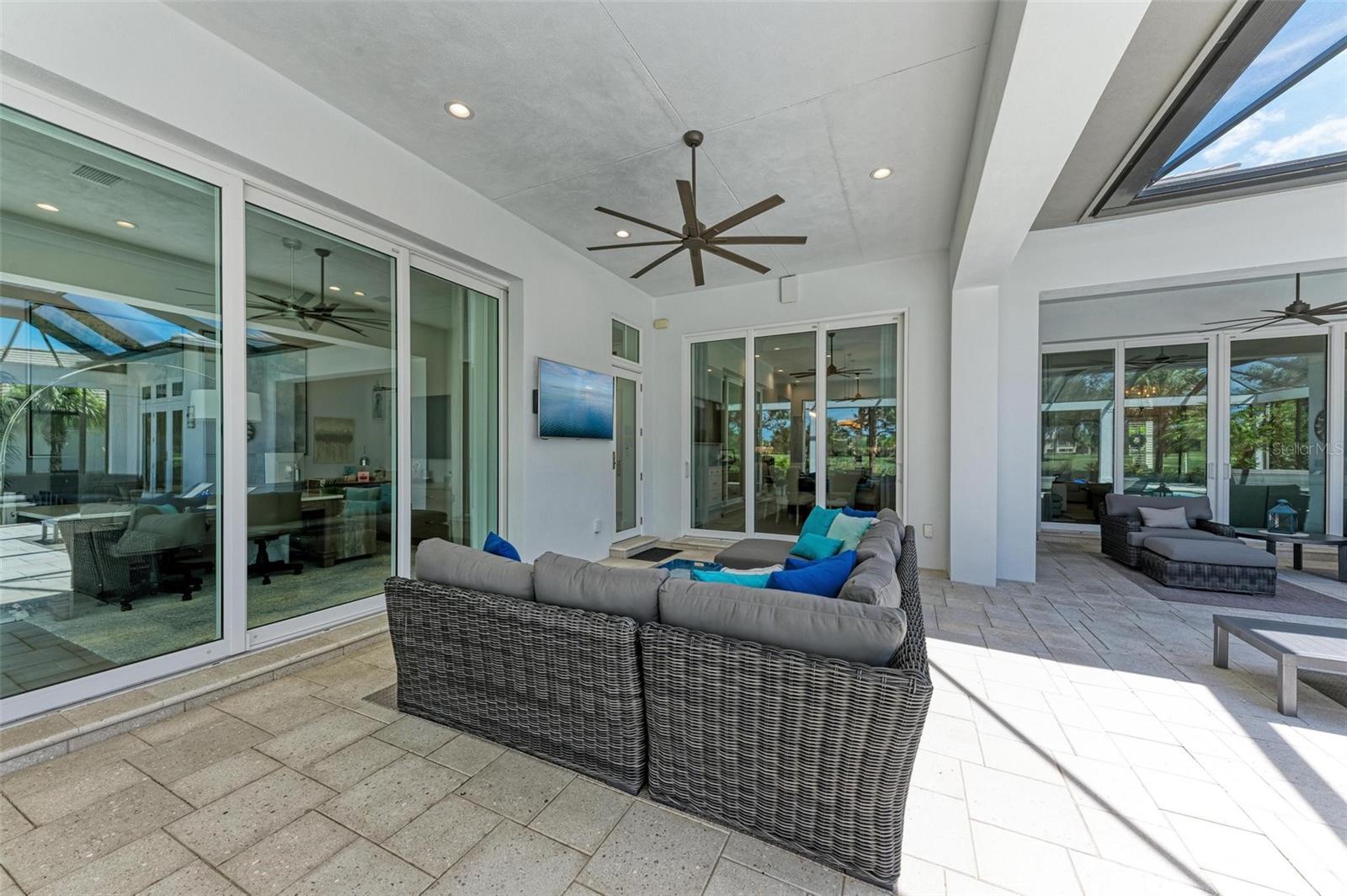 FOUNDERS CLUB - Residential
