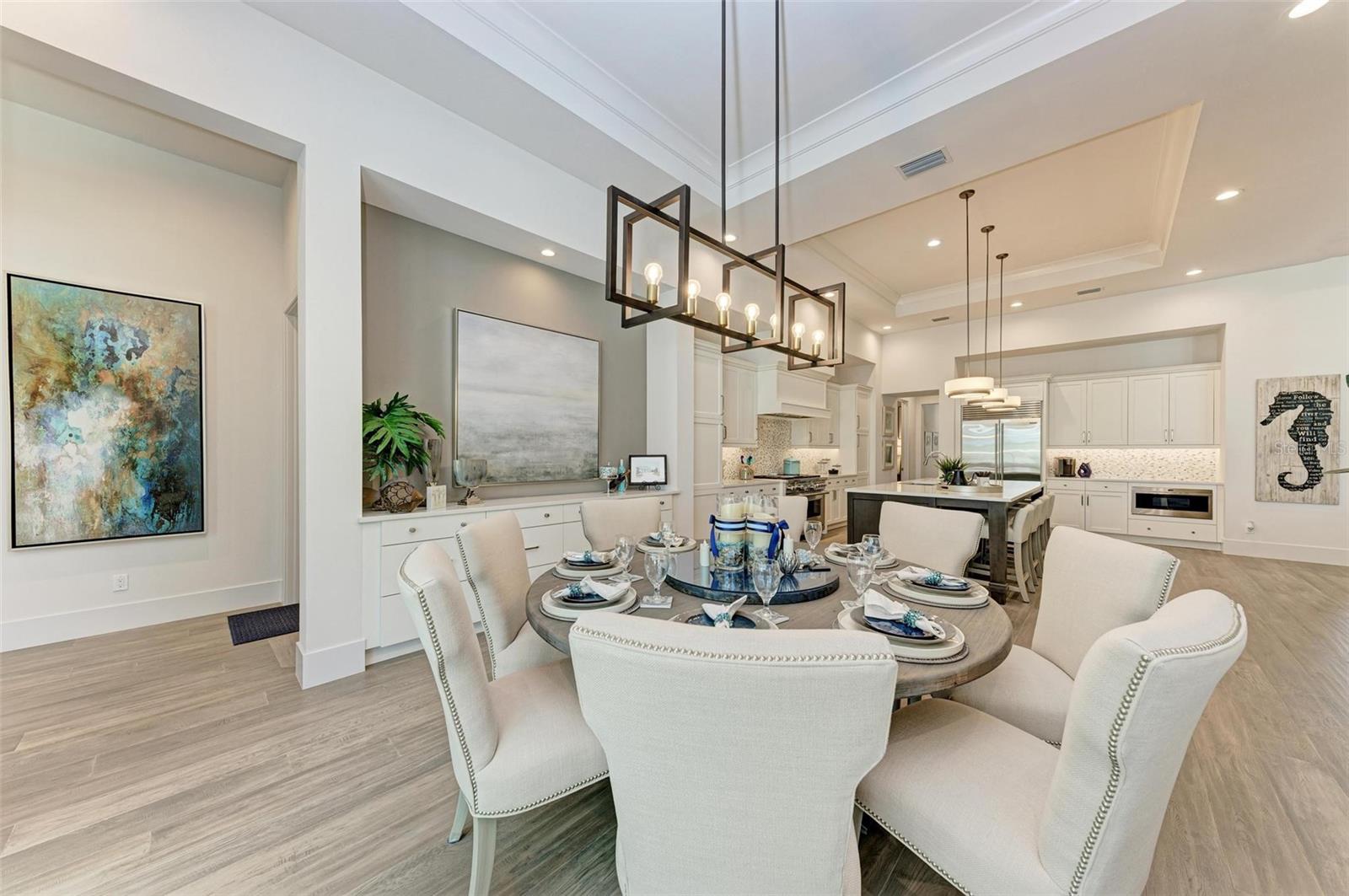 FOUNDERS CLUB - Residential