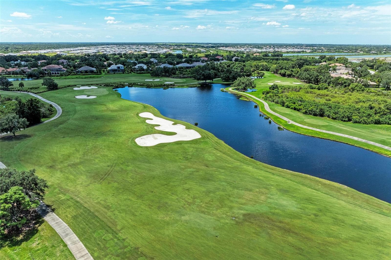 FOUNDERS CLUB - Residential