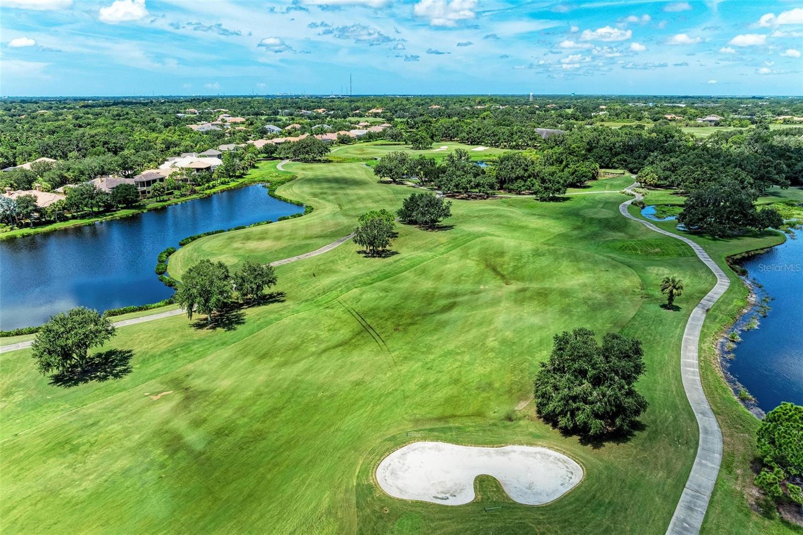 FOUNDERS CLUB - Residential