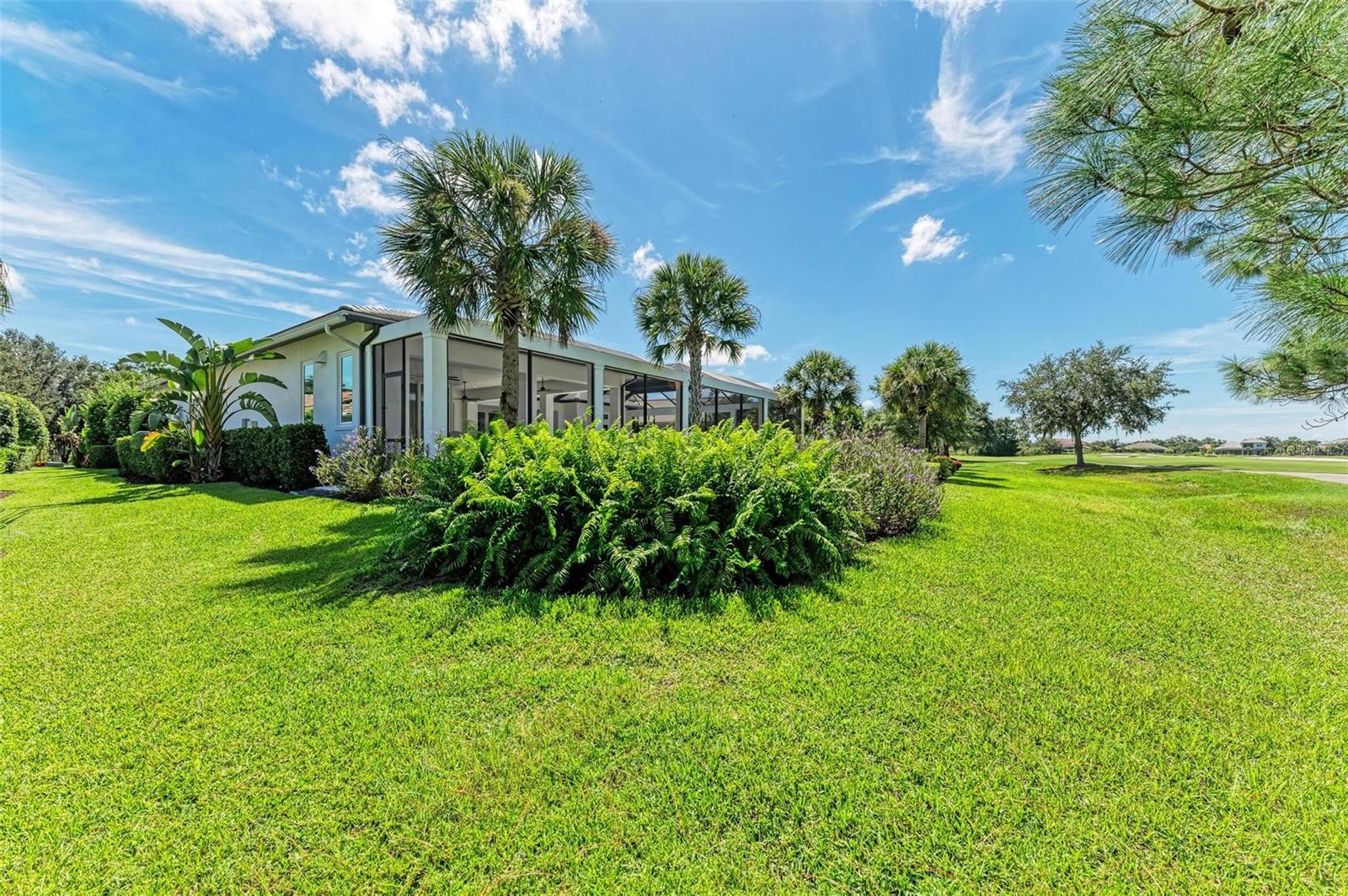 FOUNDERS CLUB - Residential