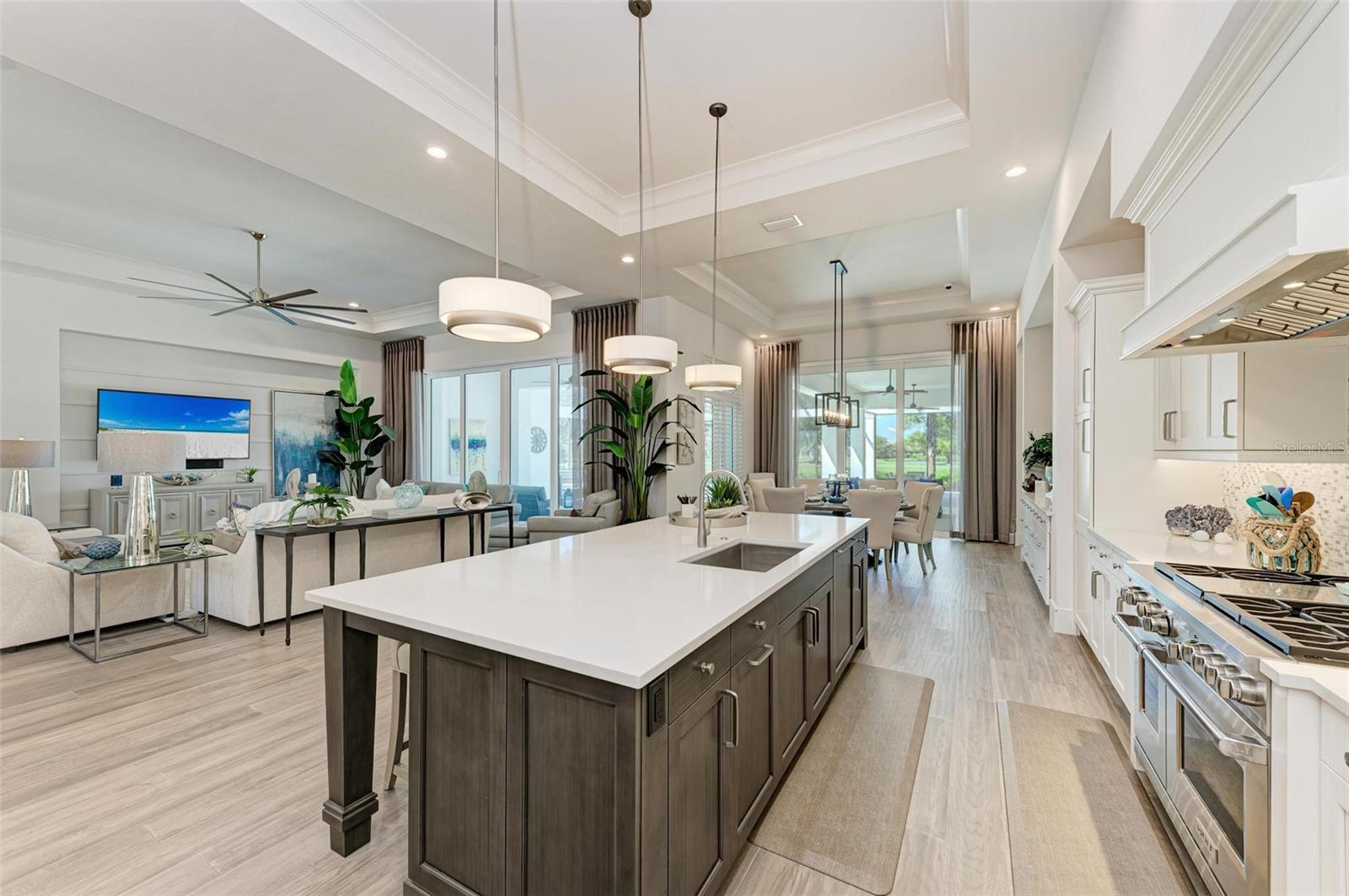 FOUNDERS CLUB - Residential