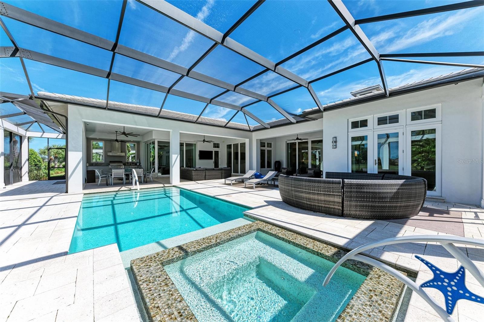 FOUNDERS CLUB - Residential