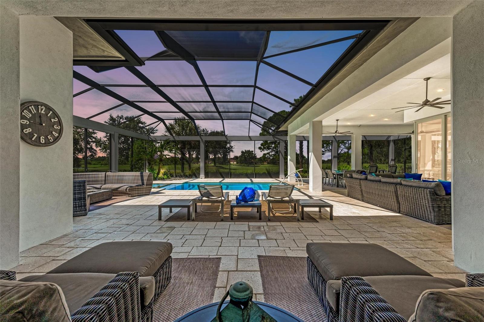 FOUNDERS CLUB - Residential