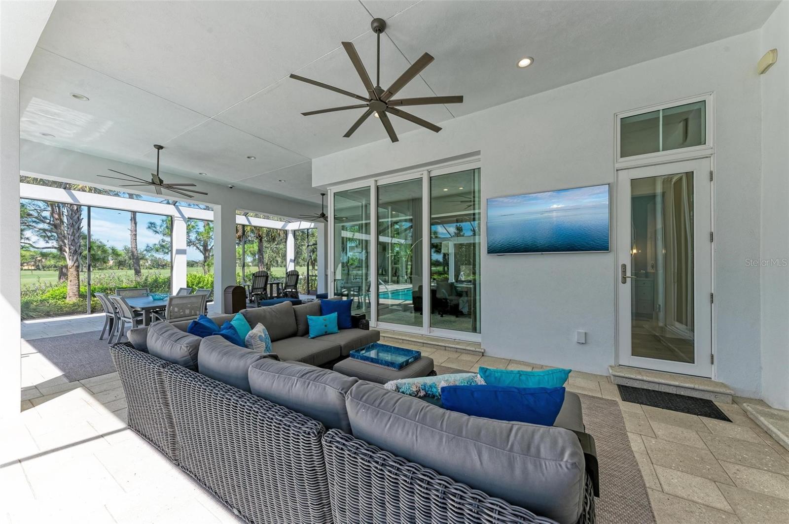 FOUNDERS CLUB - Residential