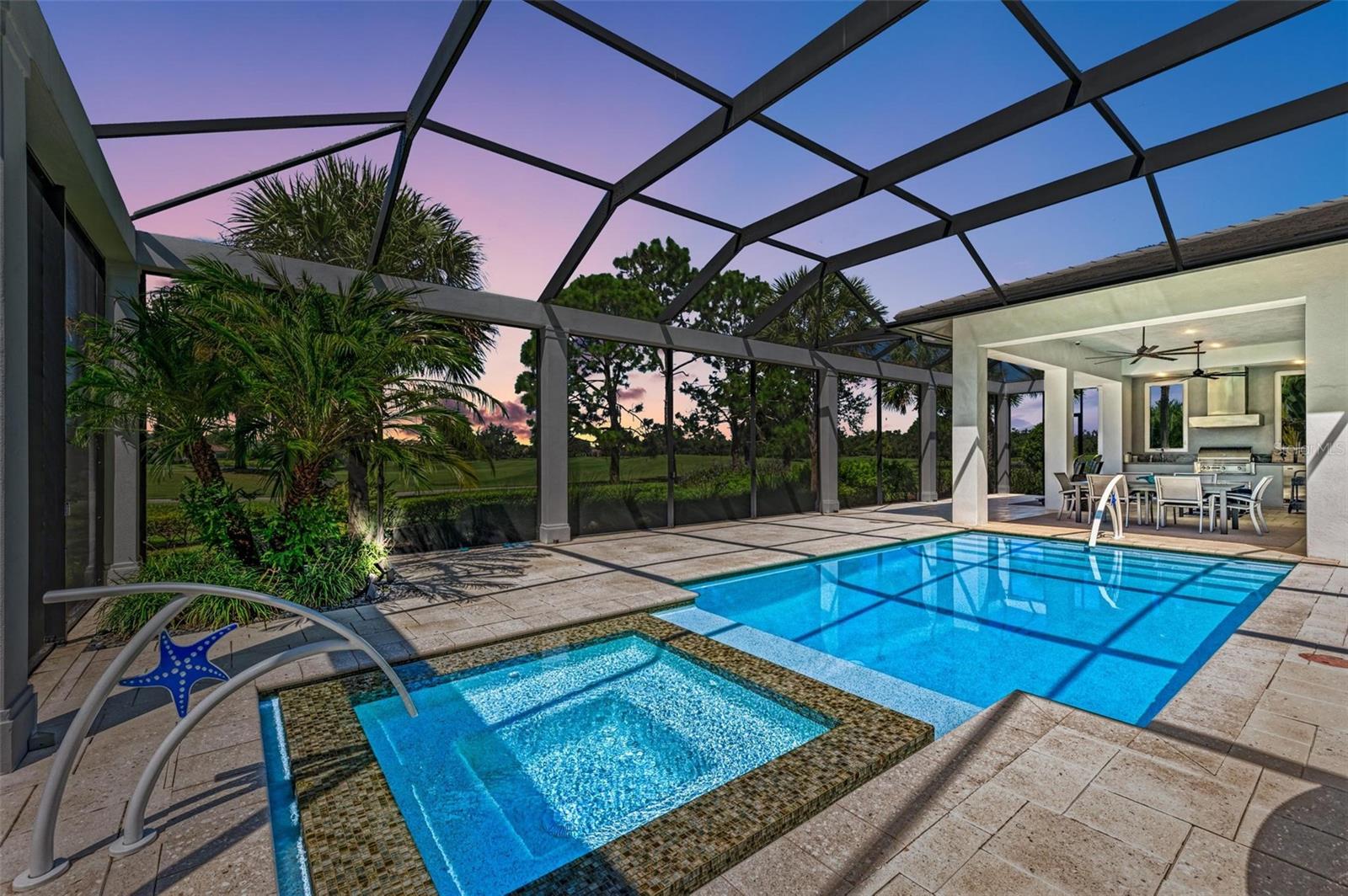 FOUNDERS CLUB - Residential