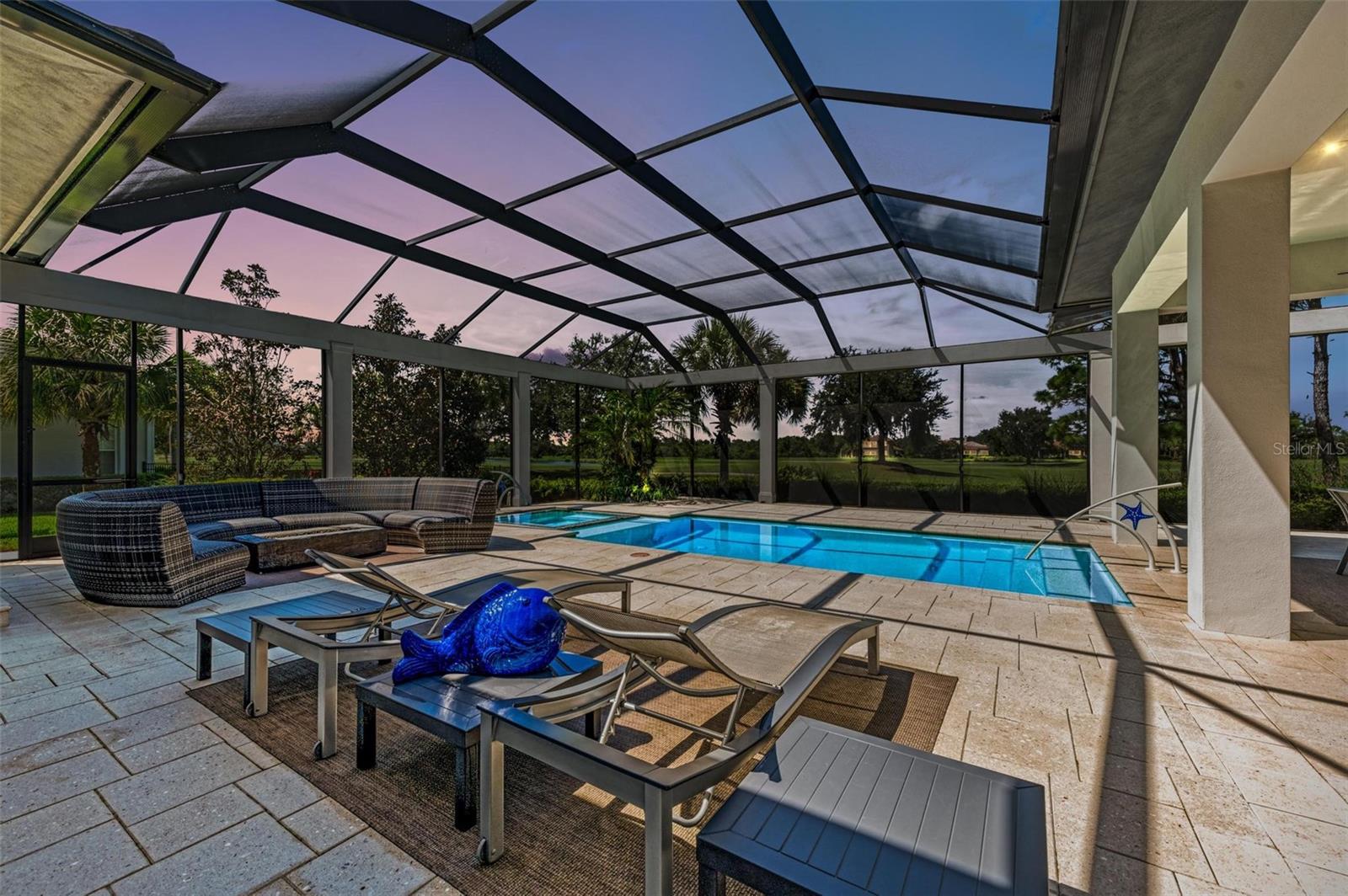 FOUNDERS CLUB - Residential