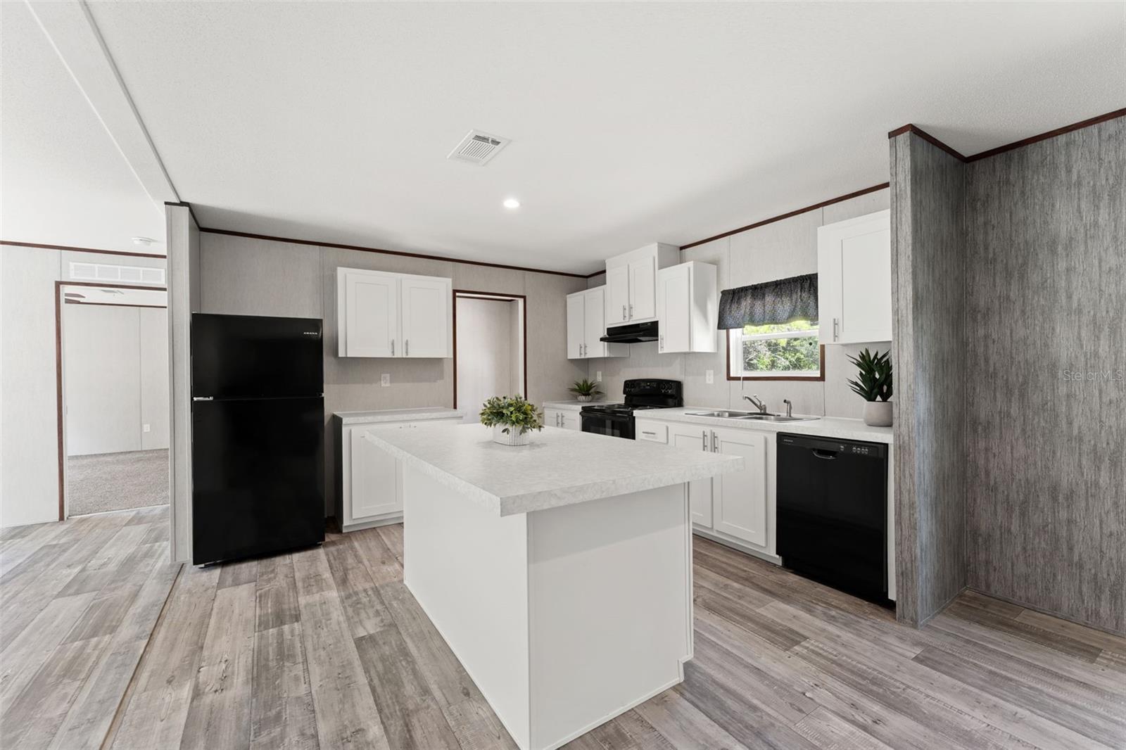 MELROSE LANDING - Residential