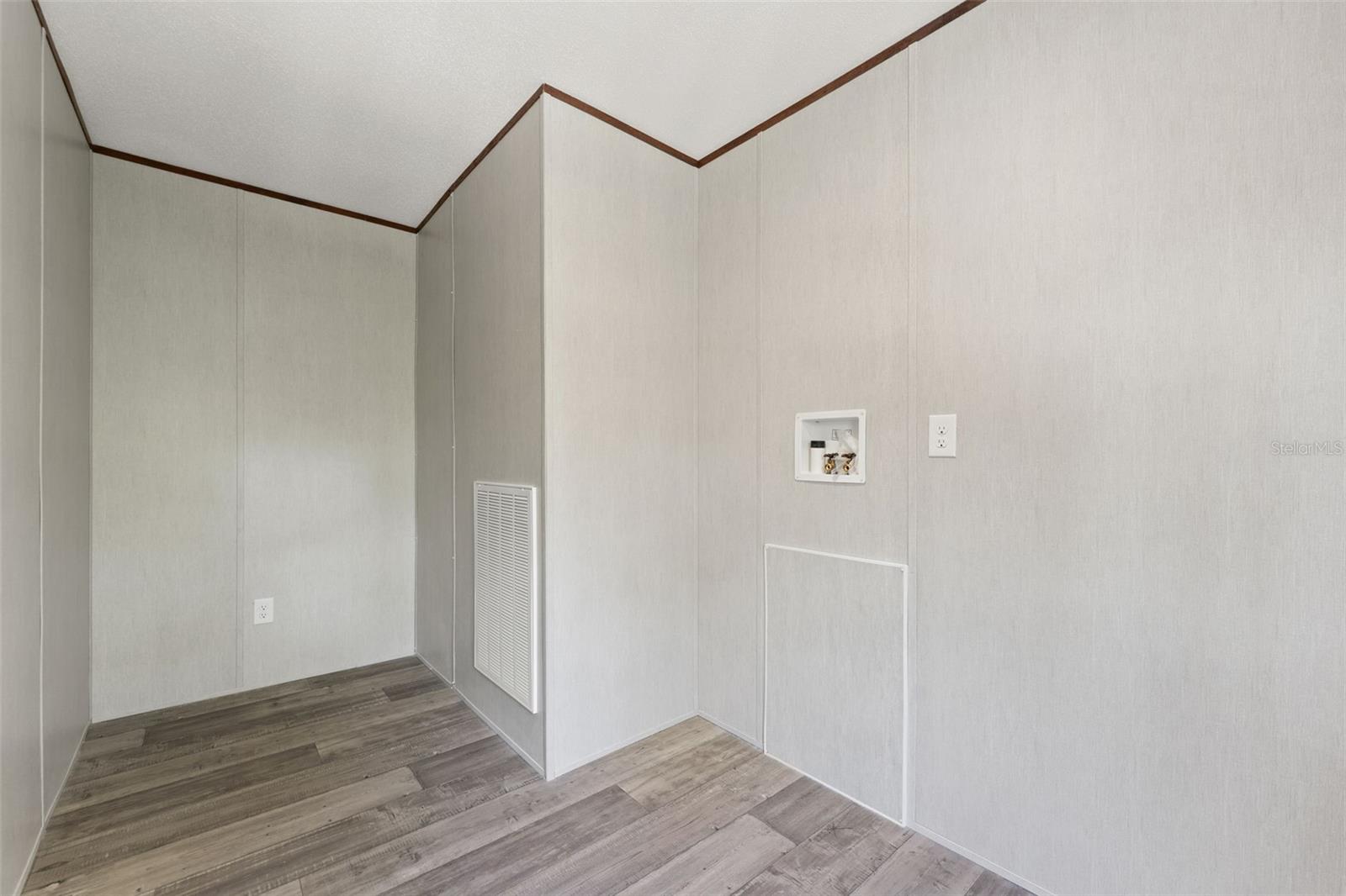 MELROSE LANDING - Residential