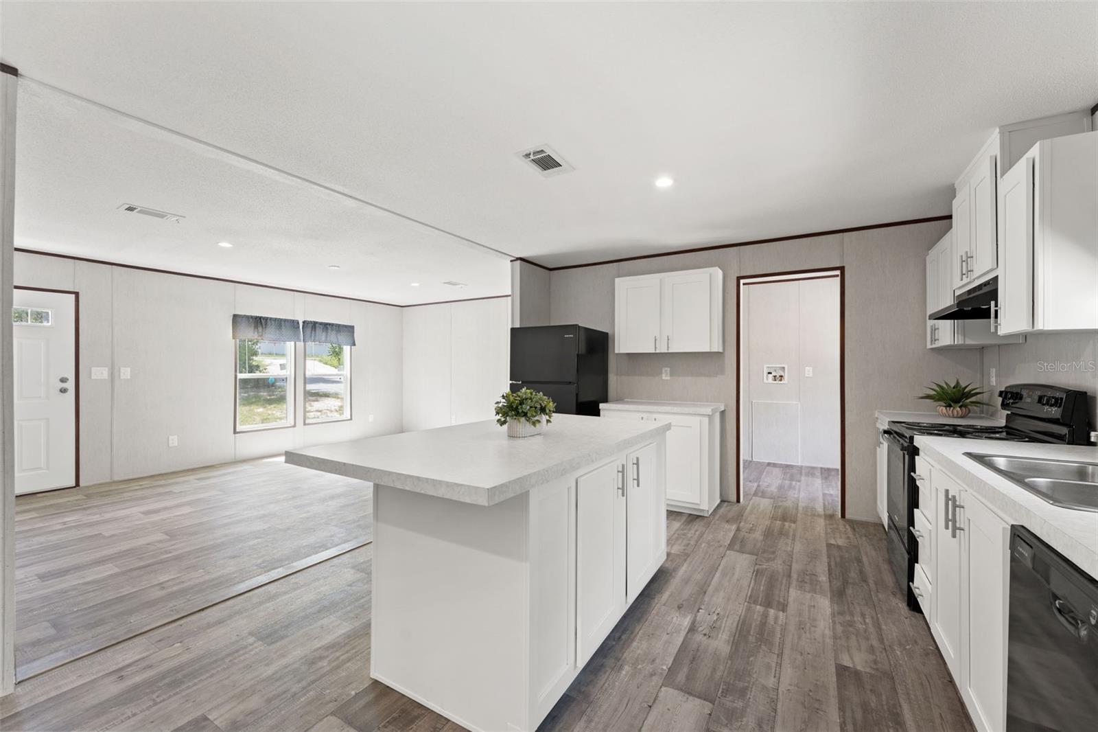 MELROSE LANDING - Residential