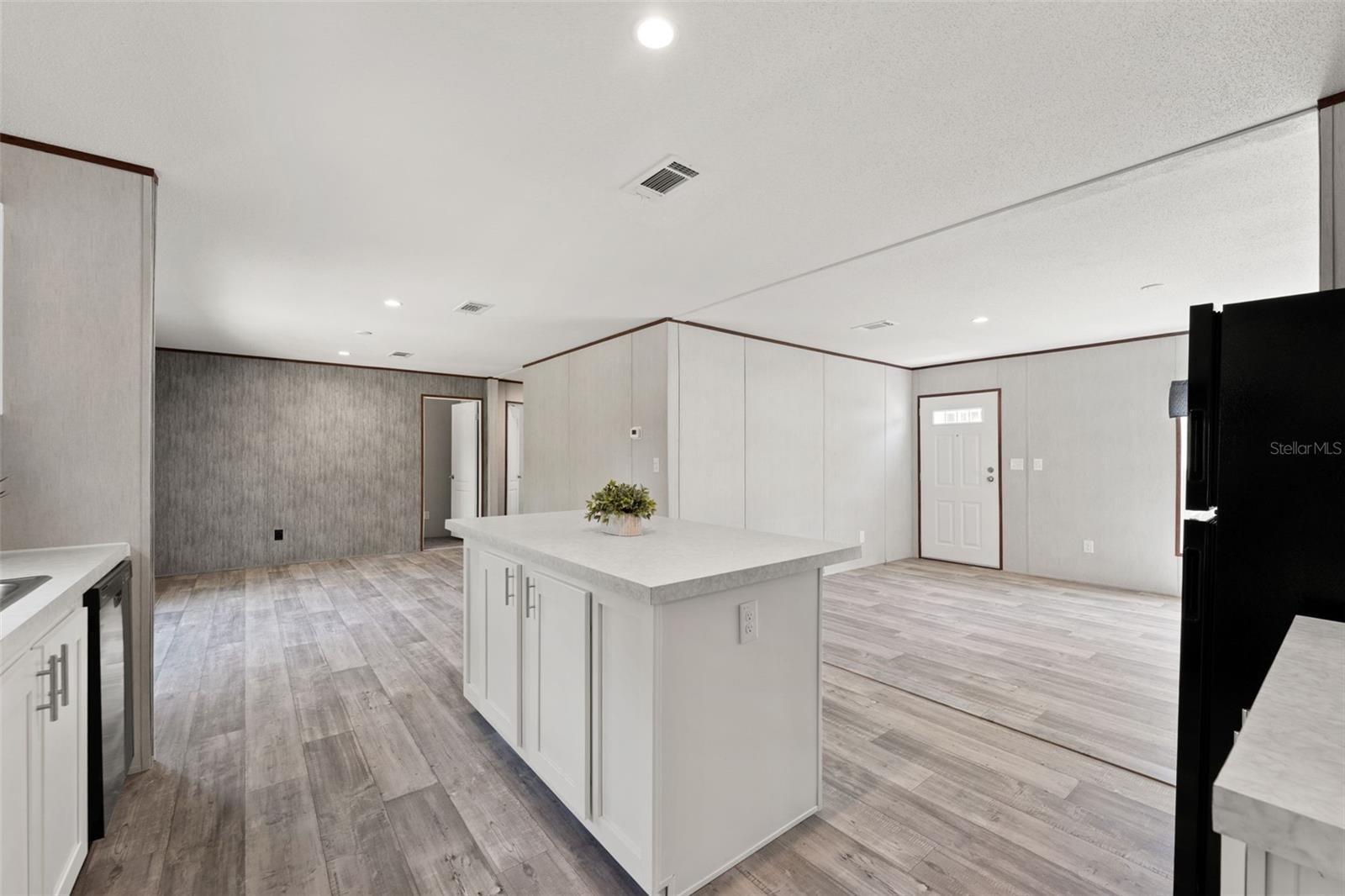 MELROSE LANDING - Residential