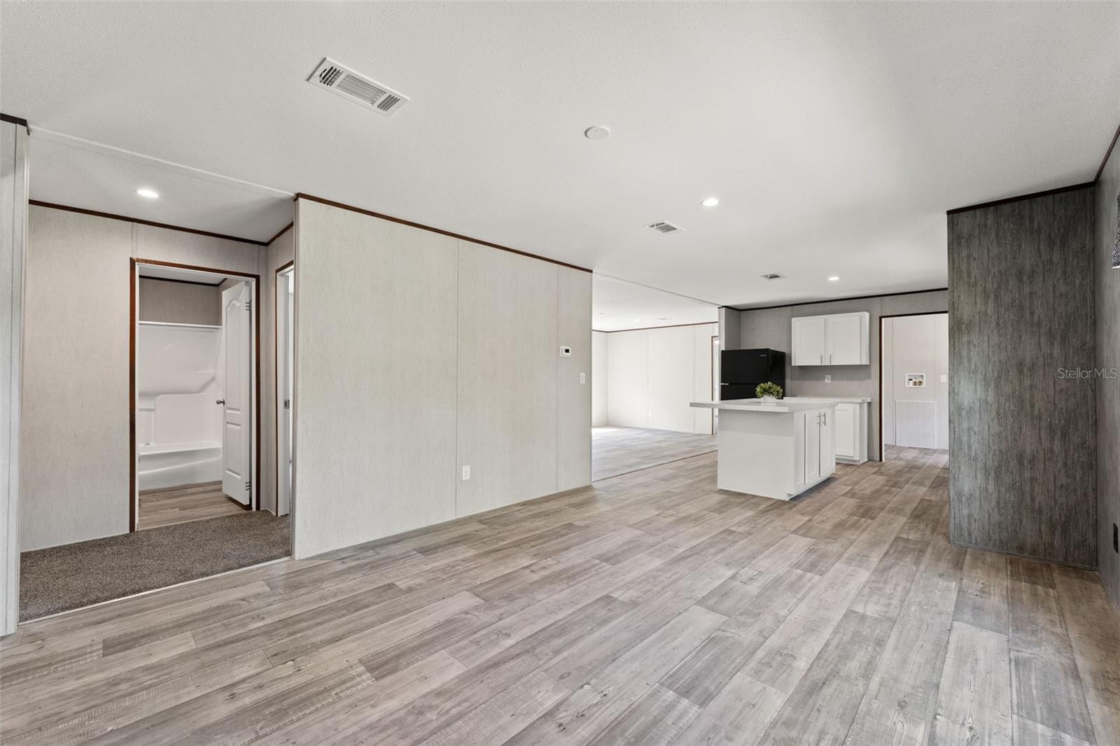 MELROSE LANDING - Residential
