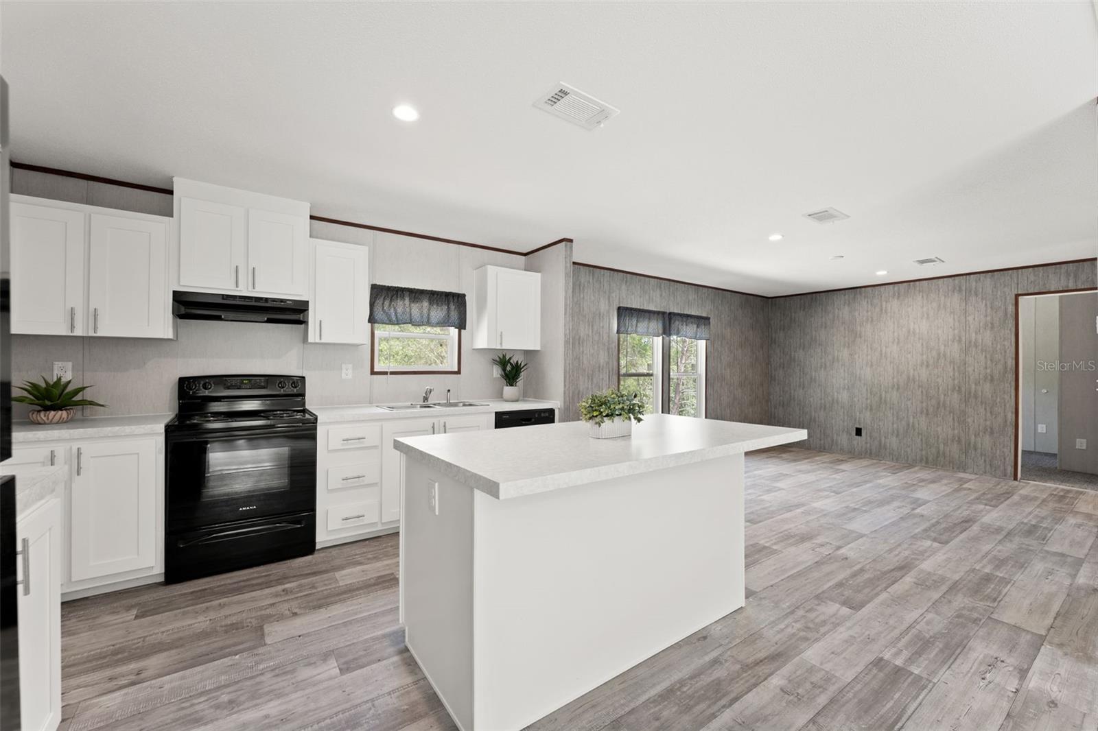 MELROSE LANDING - Residential