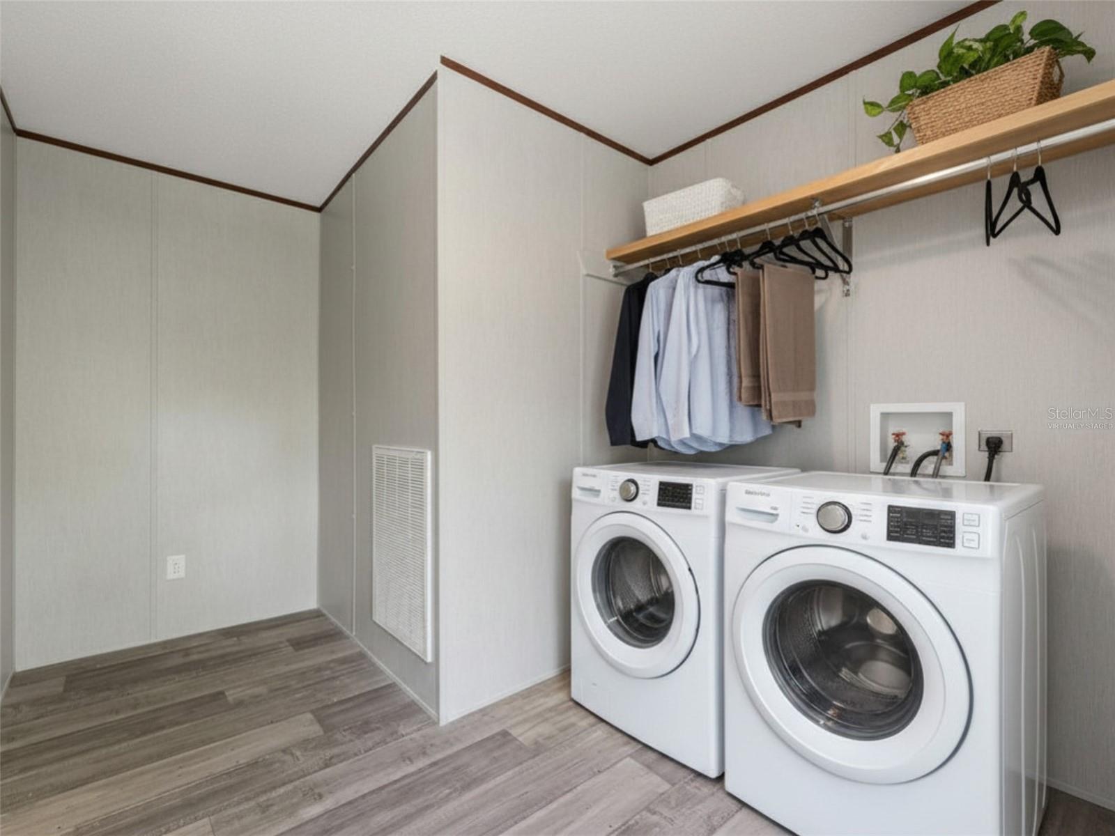 MELROSE LANDING - Residential