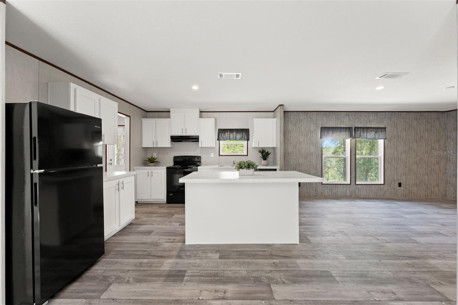 MELROSE LANDING - Residential