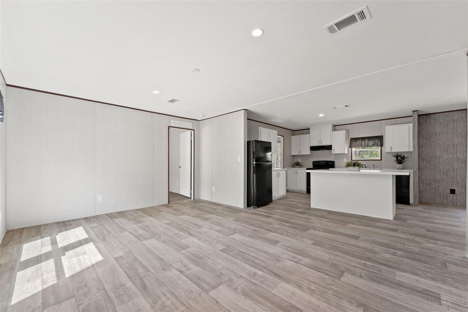 MELROSE LANDING - Residential