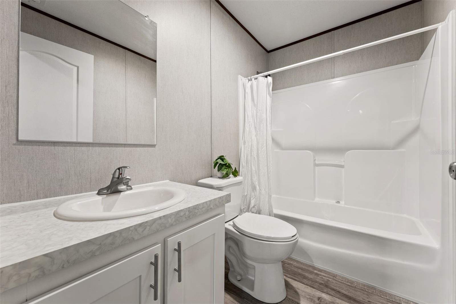 MELROSE LANDING - Residential