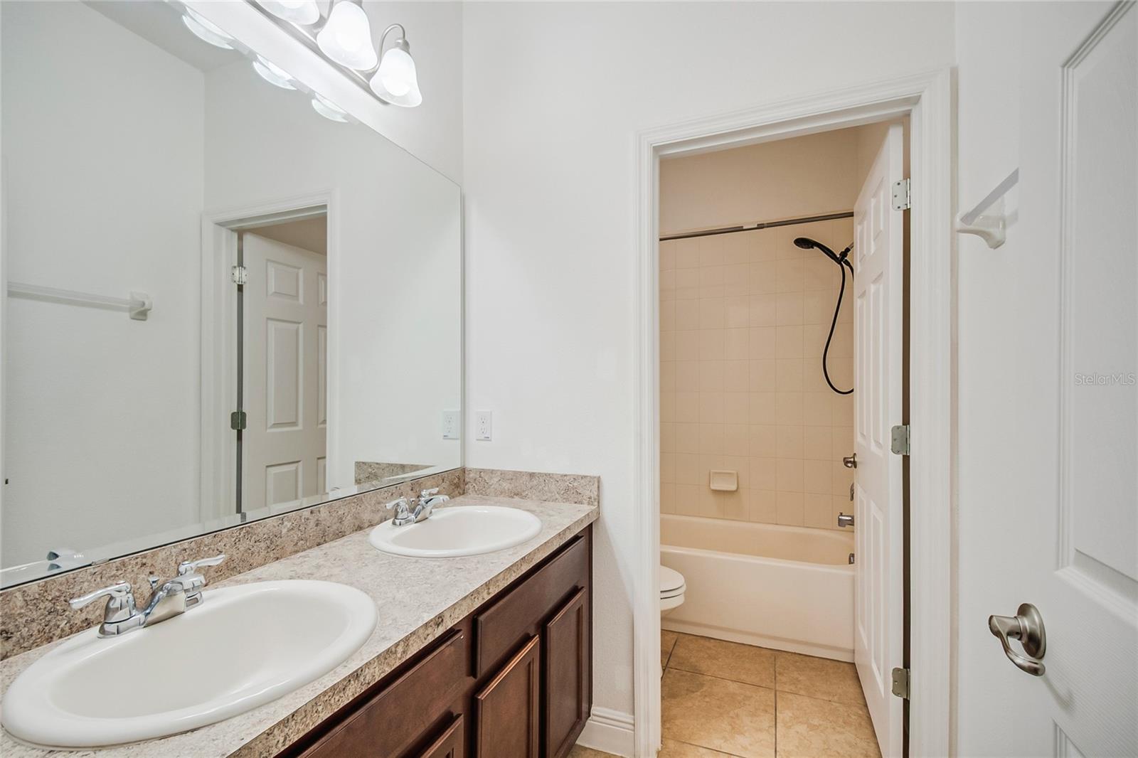 HANOVER RESERVE REP - Residential Lease