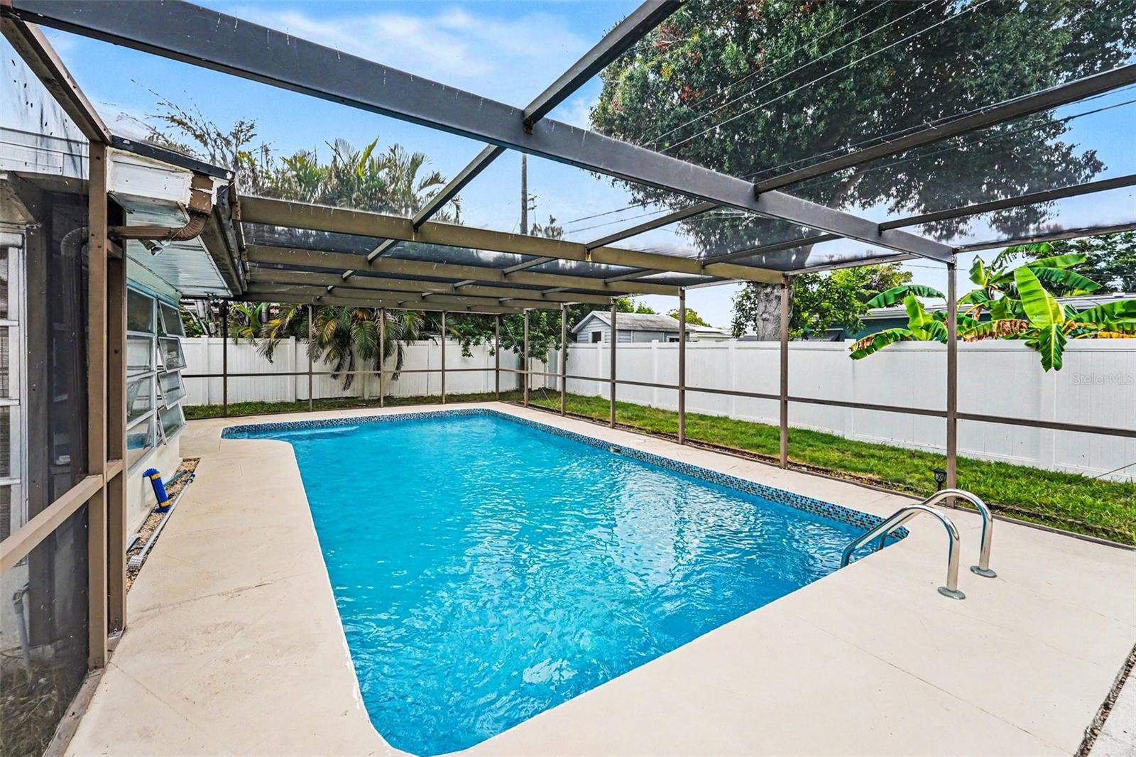 SHERYL MANOR - Residential