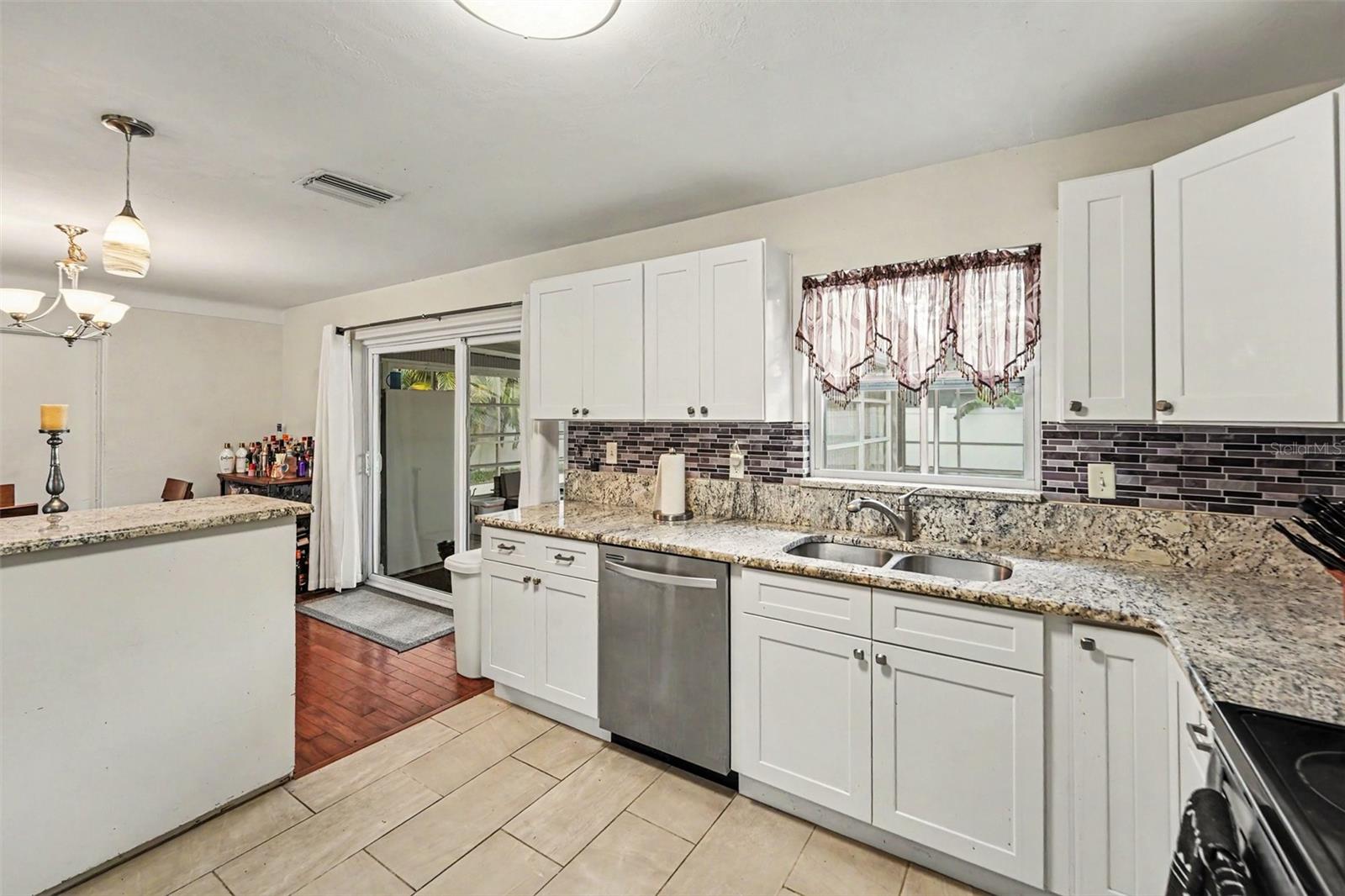 SHERYL MANOR - Residential