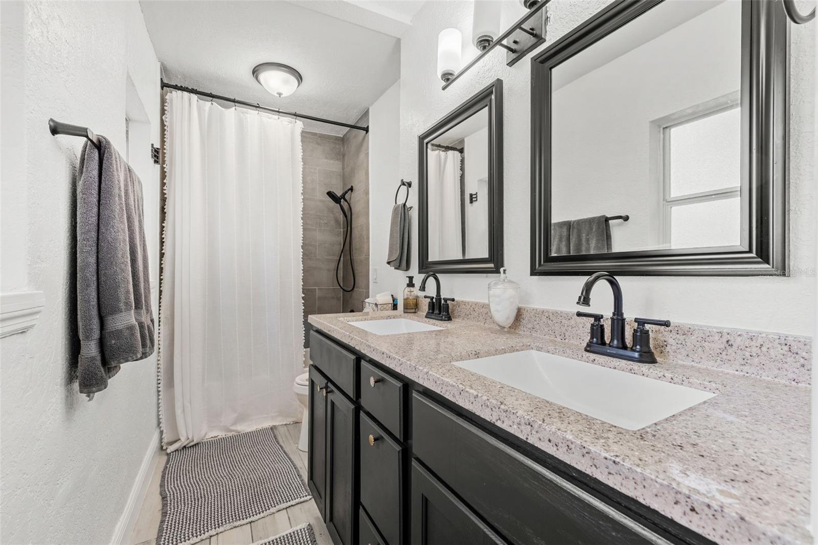 SHADY OAKS - Residential