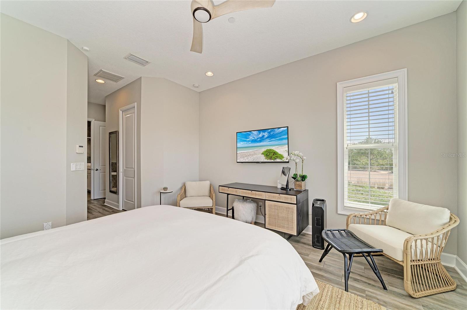 MANGROVE WALK ON HARBOUR ISLE PH 5 - Residential