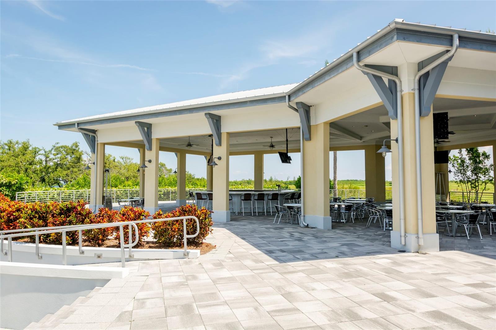 MANGROVE WALK ON HARBOUR ISLE PH 5 - Residential