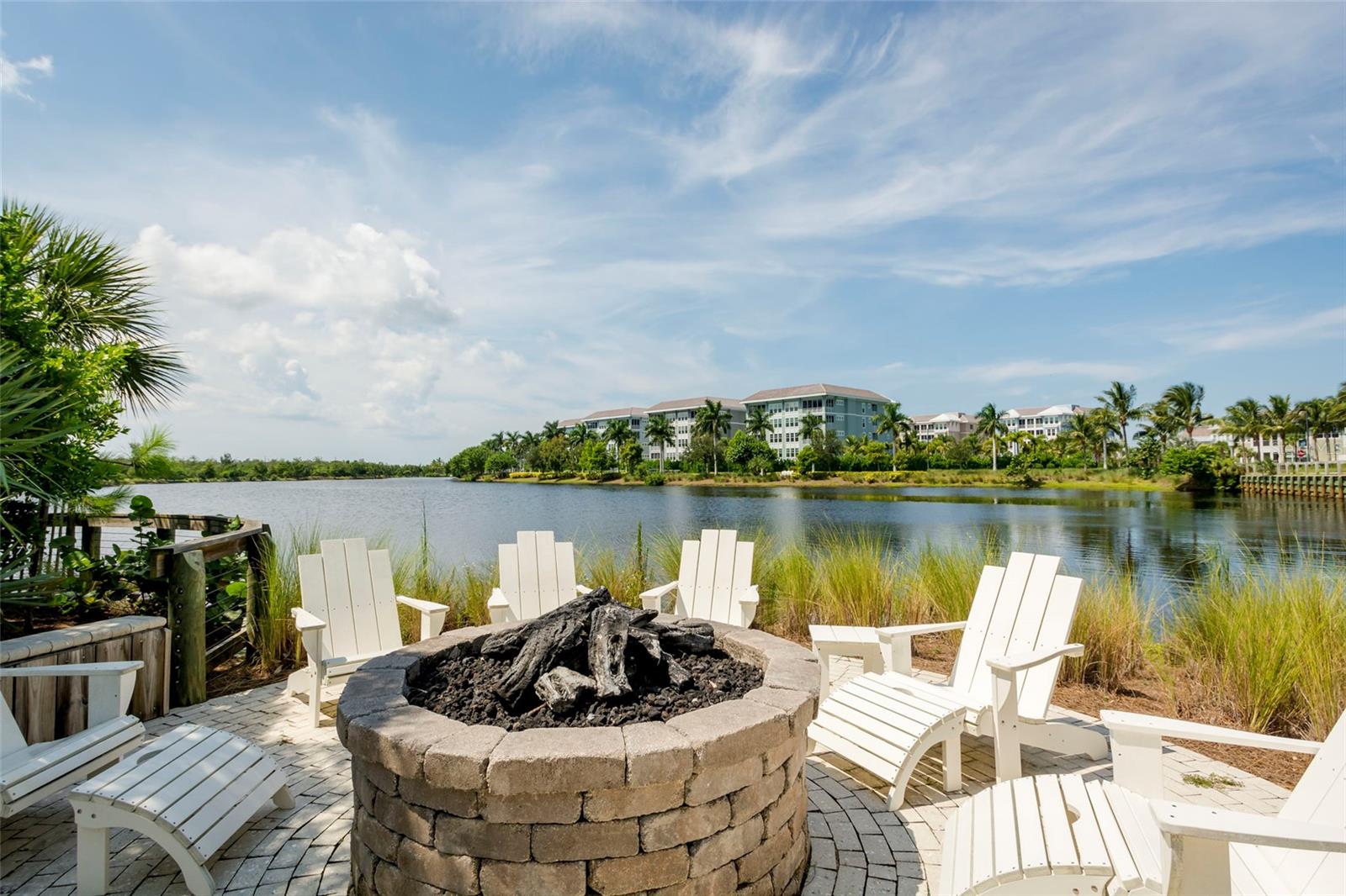 MANGROVE WALK ON HARBOUR ISLE PH 5 - Residential