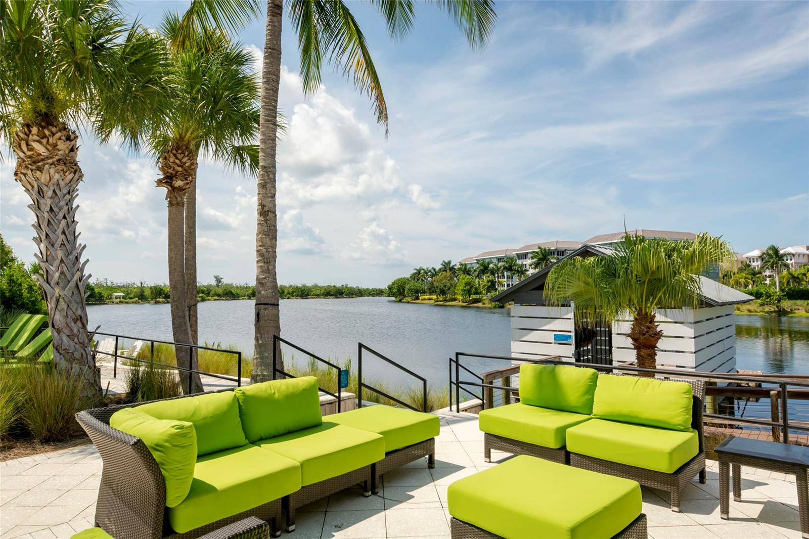 MANGROVE WALK ON HARBOUR ISLE PH 5 - Residential