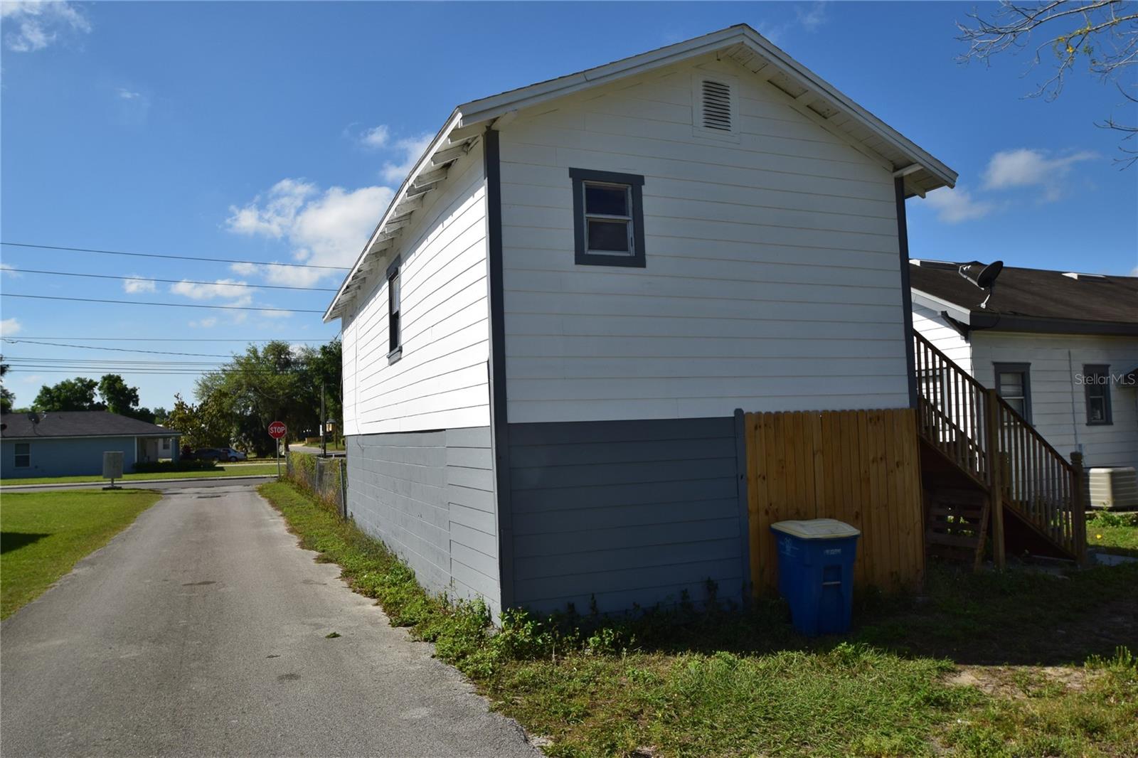 ONE MOTNH FREE RENT AVAILABLE!* Cozy 1BR, 1BA duplex apt located in a nice area in Bartow. Well-lit, wooden-like flooring; the perfect option for a small but well-equipped property with a front green area. Rent is $850/month, security deposit is $900 ***WE OFFER SECURITY DEPOSIT OPTIONS!***. The application fee is only $65/adult. In addition to the advertised base rent, all Lakeland Homes and Realty tenants are enrolled in the Resident Benefits Package (RBP) for $50/month (ex.: $850 (base rent + $50 (RBP)=$900 (total monthly charge) which includes HVAC air filter delivery to your door (for applicable properties), credit building to help boost your credit score with timely rent payments, $1M Identity Protection, 100K Personal Property insurance, utility concierge service making your move-in less stressful, our resident rewards program benefits, and much more! More details upon application (*one month free rent after first five on-time payments).