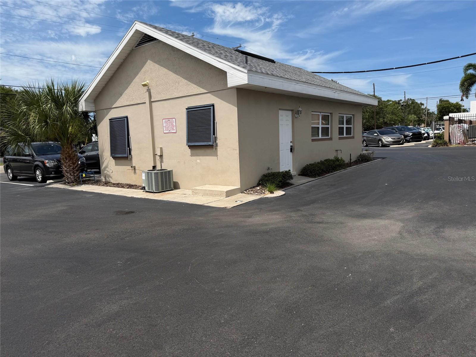 HIBISCUS GARDENS - Commercial Lease