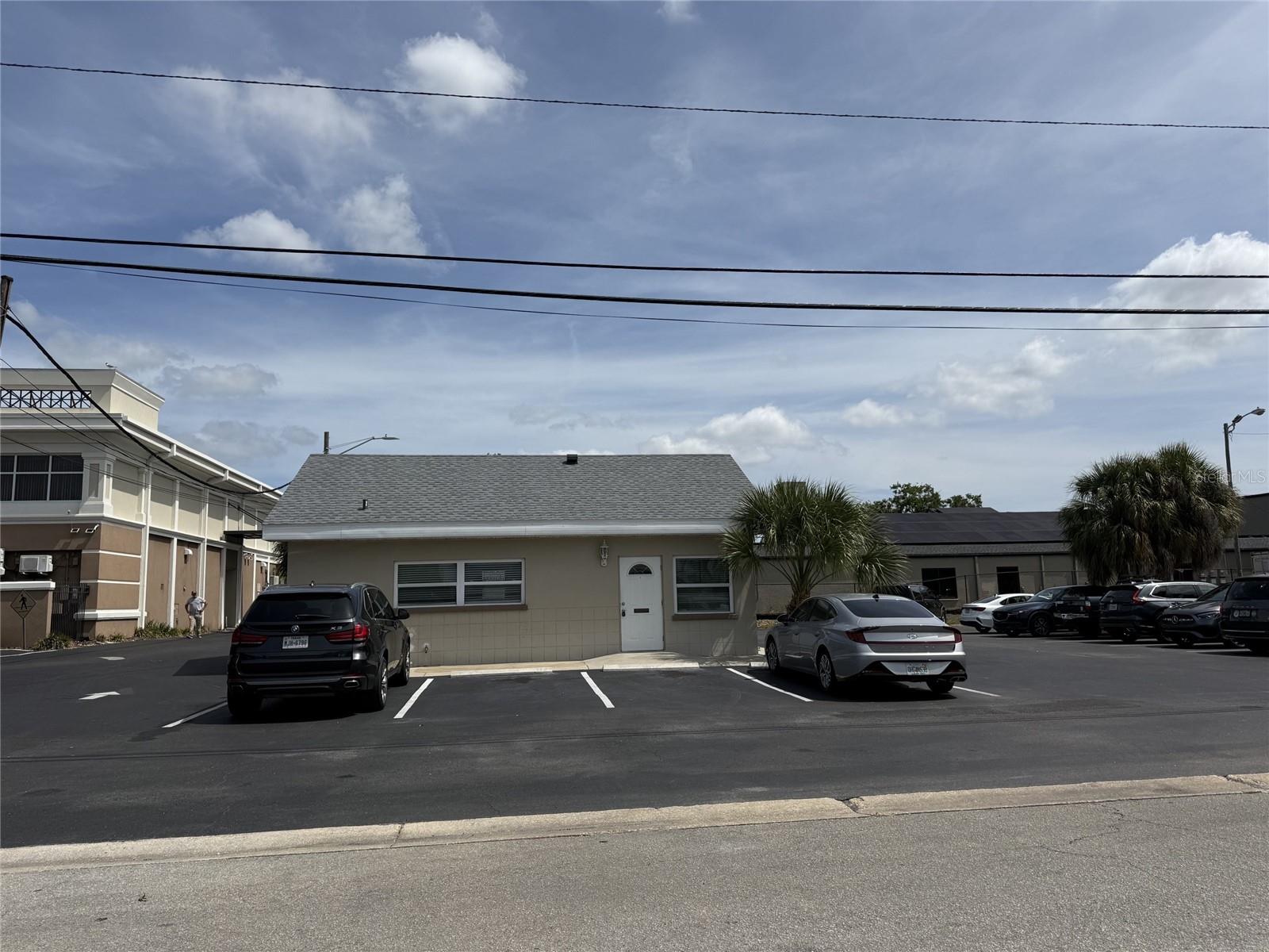 HIBISCUS GARDENS - Commercial Lease