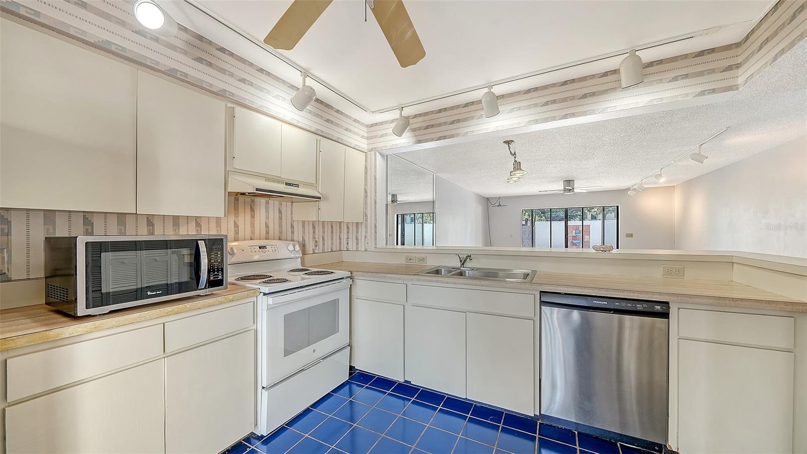 WILDEWOOD SPGS STAGE 6C OF WOODLAWN - Residential