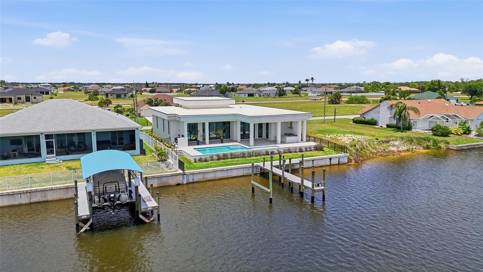 CAPE CORAL - Residential