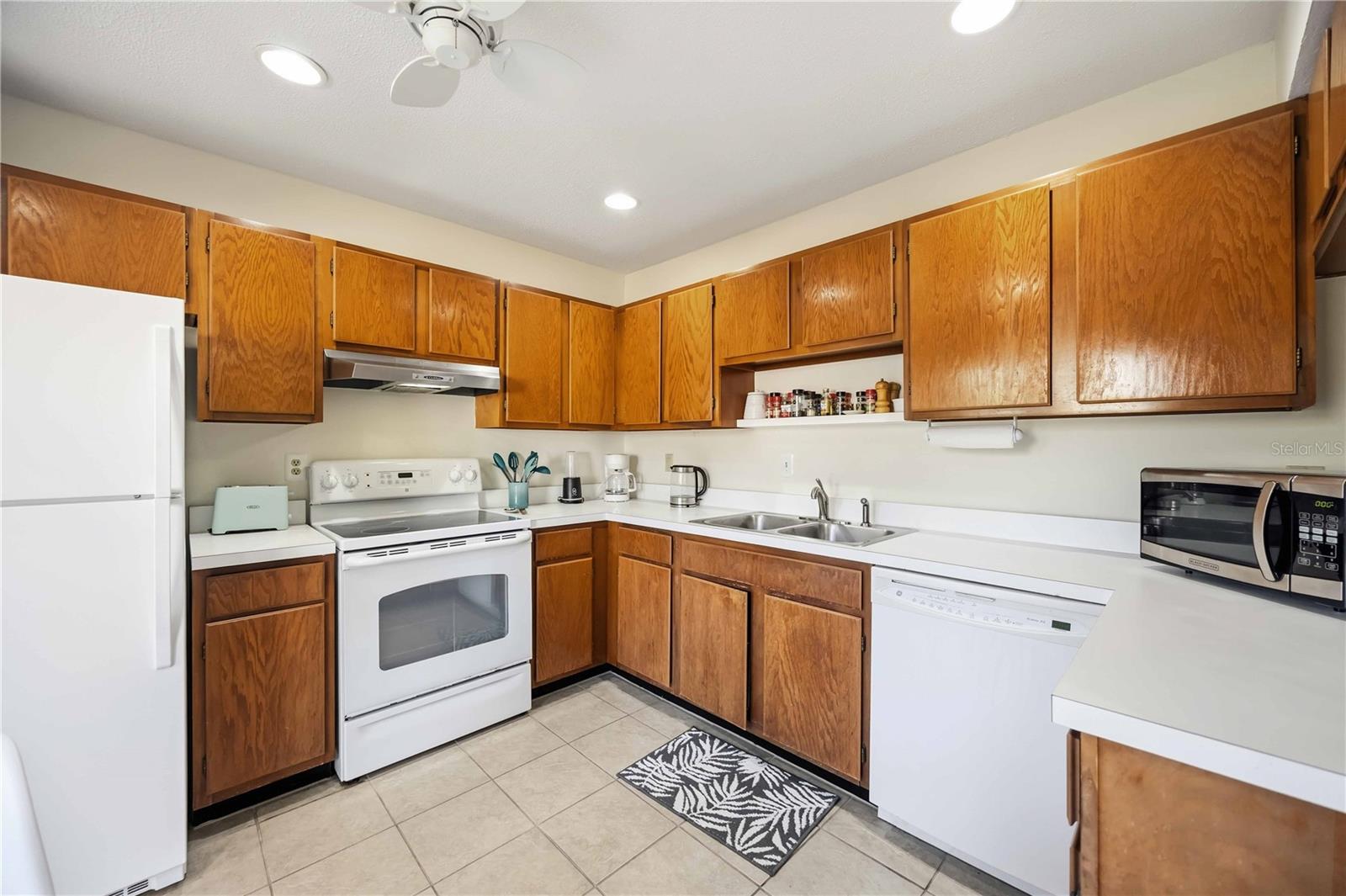 PELICAN COVE XVI - Residential Lease
