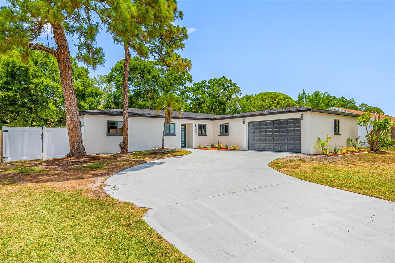 Virtually Staged. Welcome to this beautifully remodeled 3-bedroom, 2-bathroom home in the highly desirable South Tampa area. This move-in-ready residence has been thoughtfully updated with modern finishes and quality upgrades throughout, featuring elegant porcelain flooring, brand-new appliances, fresh interior and exterior paint, and stylish contemporary accents.
Enjoy peace of mind with major improvements including a new roof (2026), water heater (2026), hurricane impact windows (2026), and A/C system (2022). The functional floor plan includes a bright breakfast room, a dedicated laundry room, and an attached 2-car garage providing ample storage and convenience.
Step outside to a fully fenced backyard with durable vinyl fencing, offering privacy and space for entertaining, pets, or outdoor enjoyment.
Ideally situated near Marina Pointe, top-rated dining, shopping, entertainment, and everything South Tampa offers, this home perfectly blends modern comfort, convenience, and location. Don't miss the opportunity to own this beautifully renovated South Tampa gem!