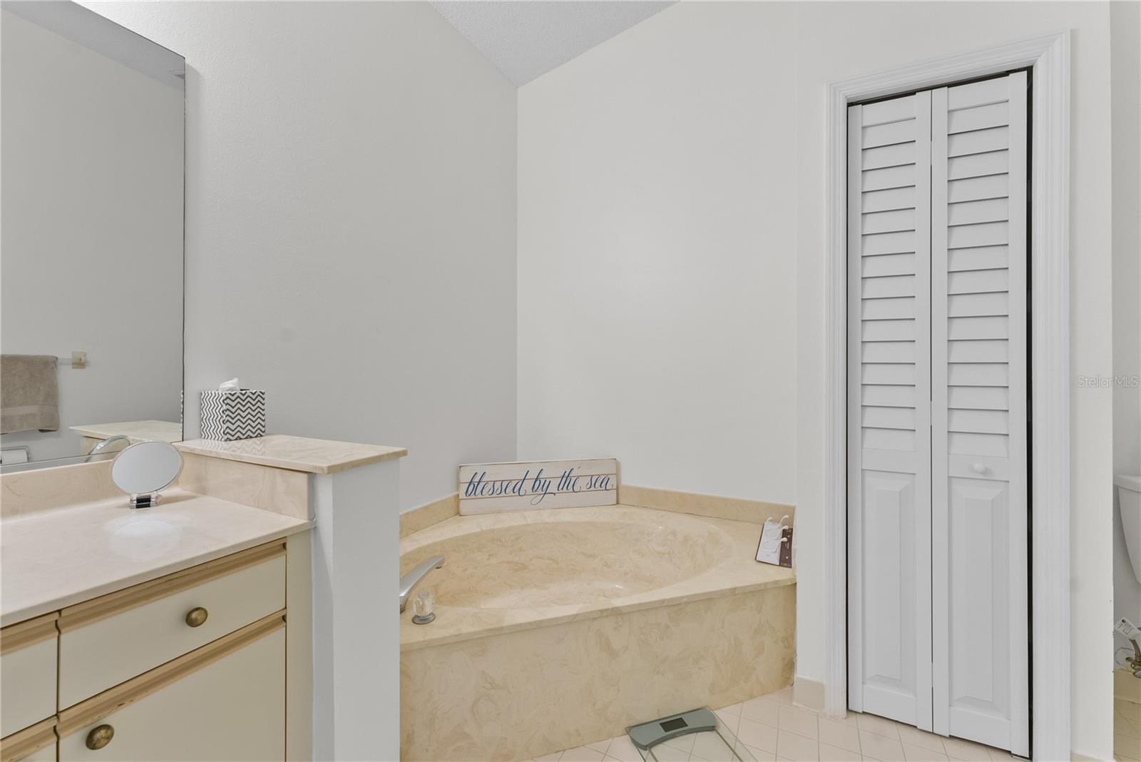 LANDINGS SOUTH VII - Residential Lease