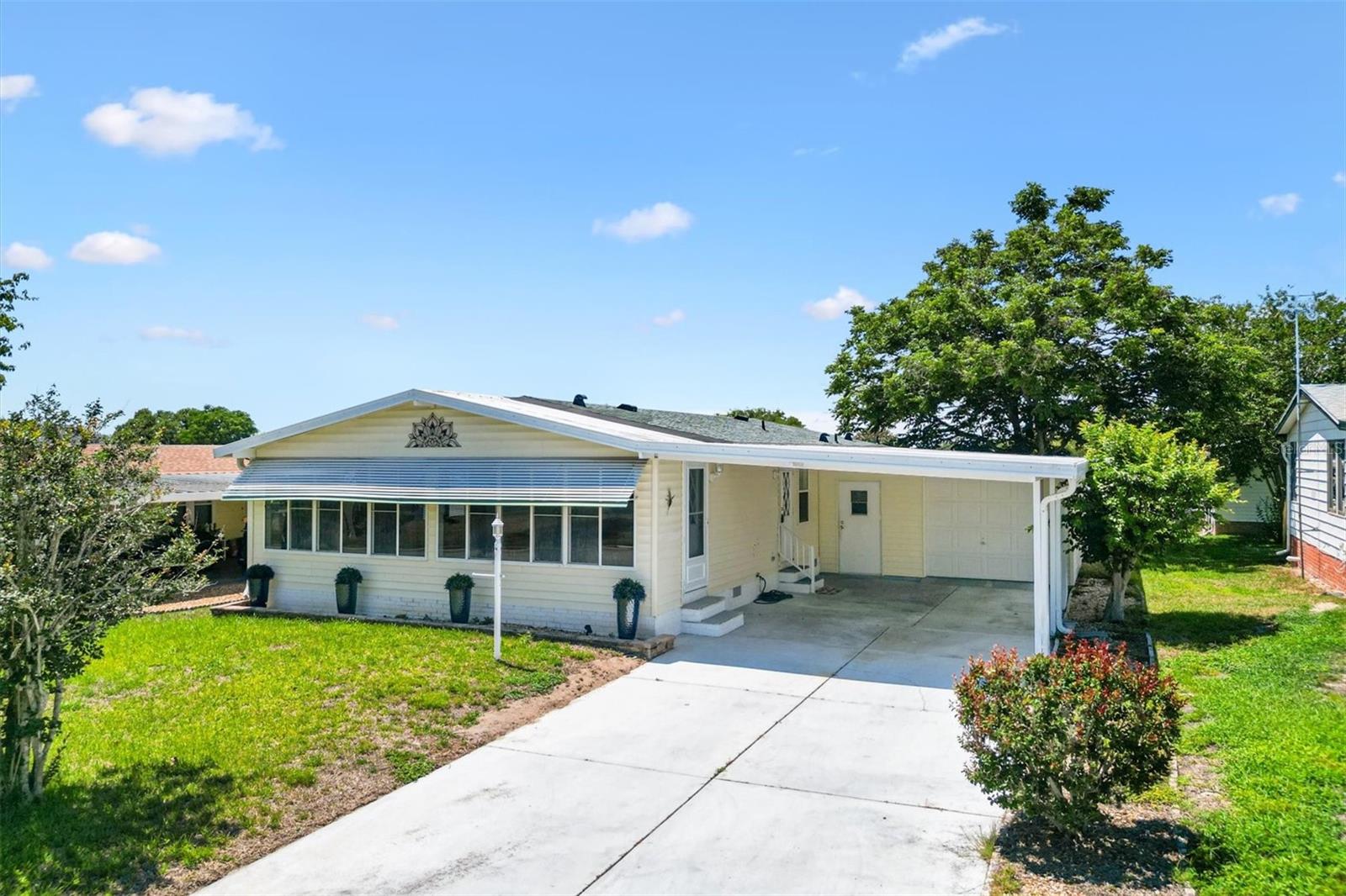 LADY LAKE ORANGE BLOSSOM GARDENS UNIT 09 - Residential