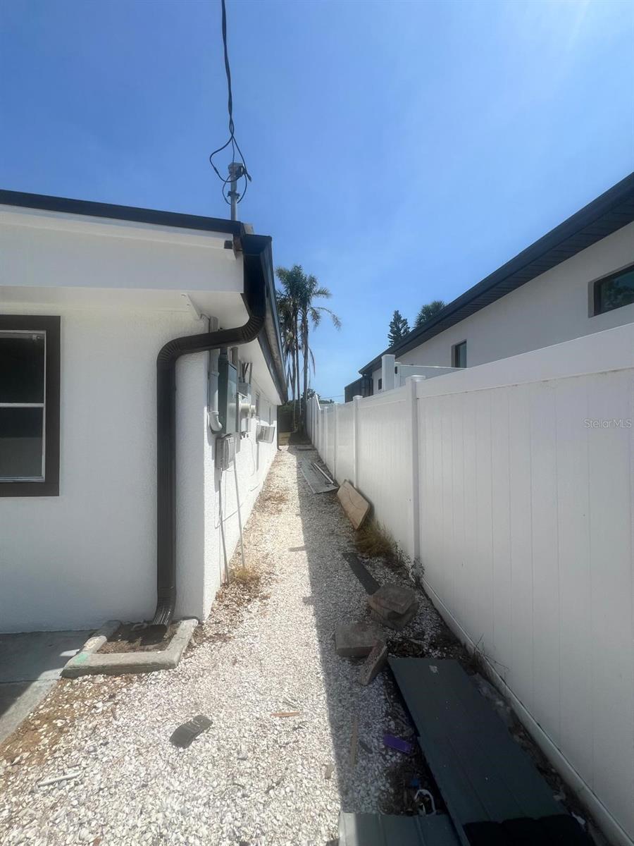 VENICE BY-WAY - Residential Income