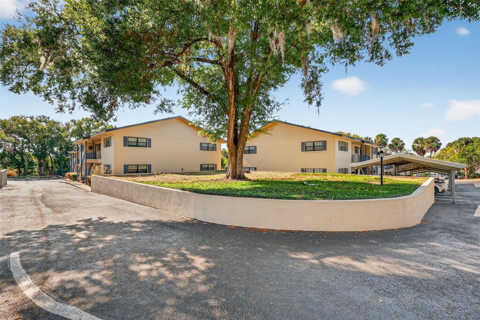 MOUNT DORA LAKEWOOD CONDO - Residential Lease