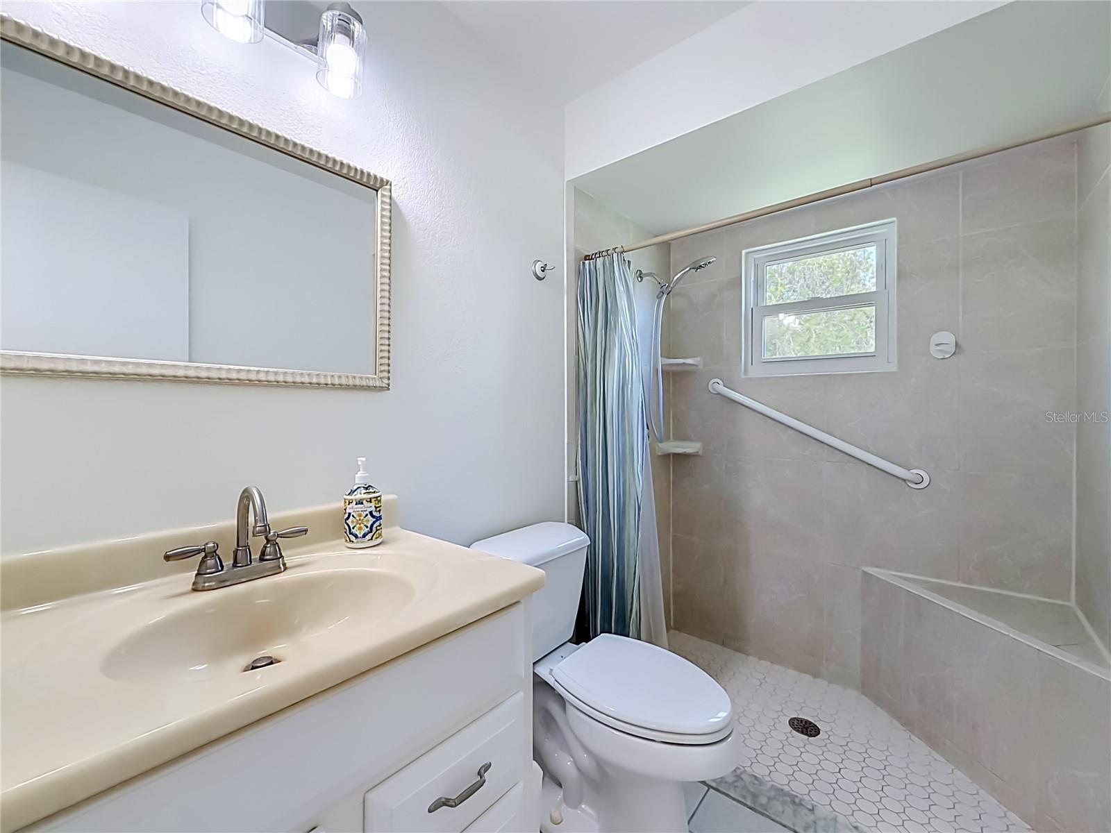 BAY LAKES AT GRANADA SEC 05 - Residential