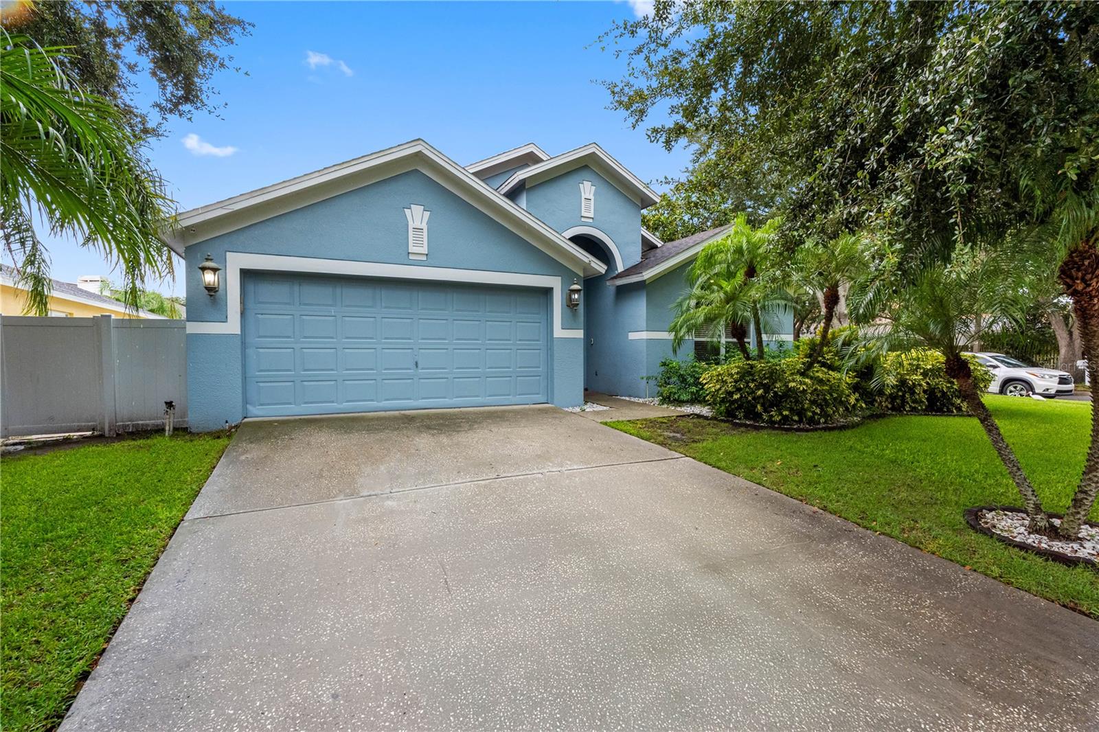 Must-see in 33618 — beautiful home in a peaceful, secure neighborhood with top schools and easy access to major avenues.
Charming 4 bed / 2 bath, exquisitely updated:
Remodeled bathrooms and spectacular kitchen with granite counters
All-tile floors throughout
2-car garage
Spacious backyard perfect for enjoying Florida weather
Don’t miss this gem — schedule your showing today