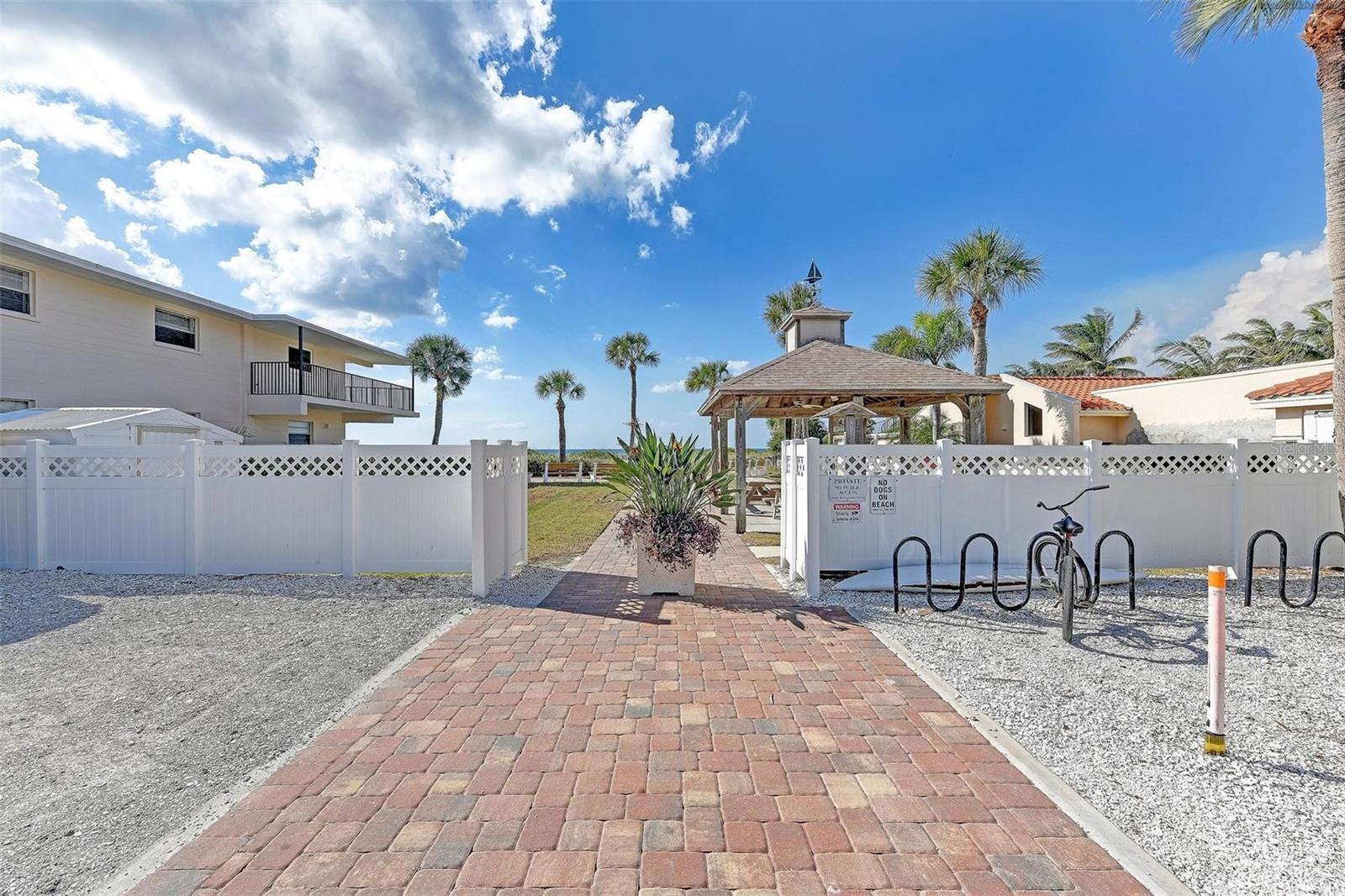 GOLDEN BEACH - Residential