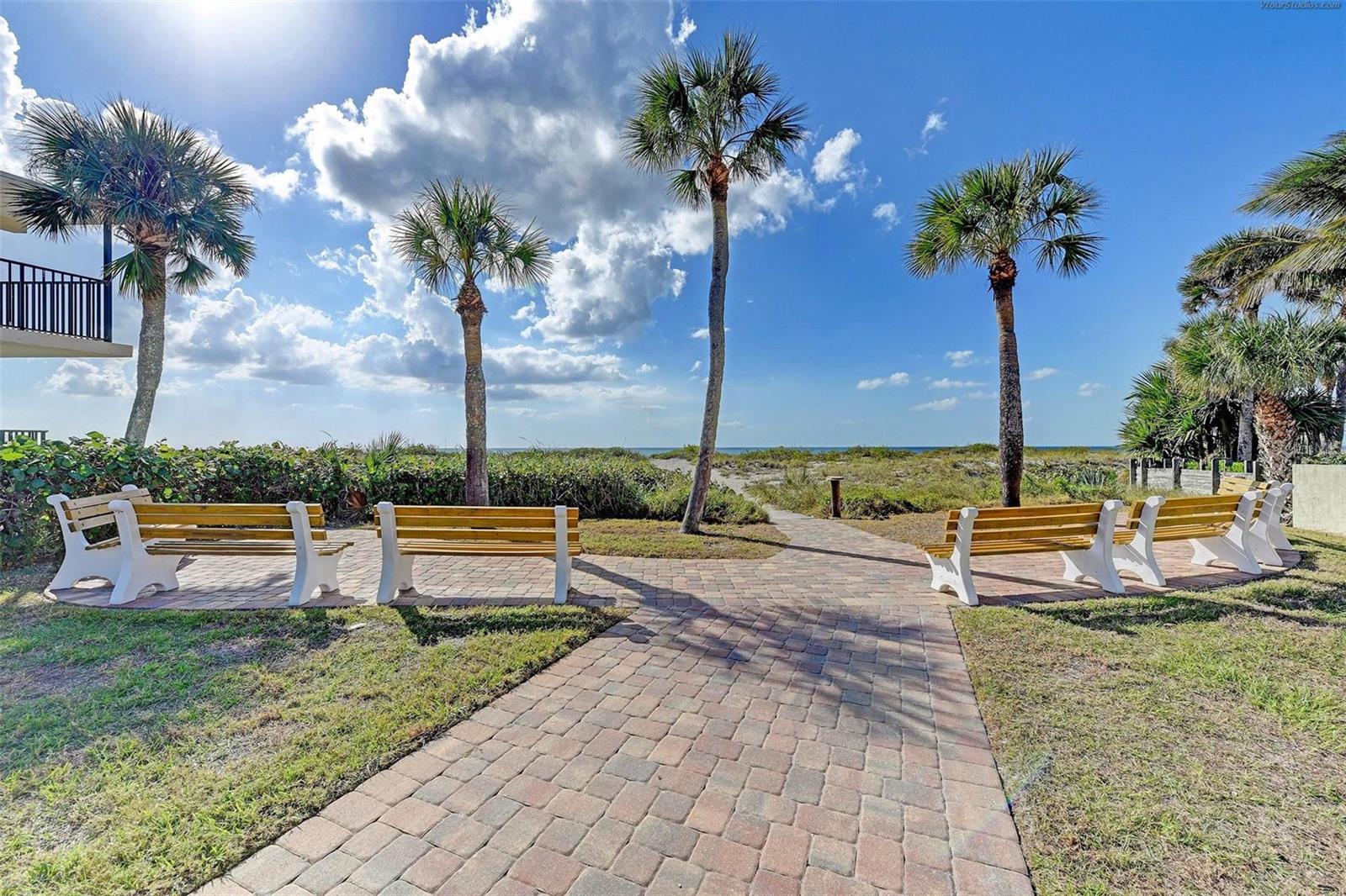 GOLDEN BEACH - Residential