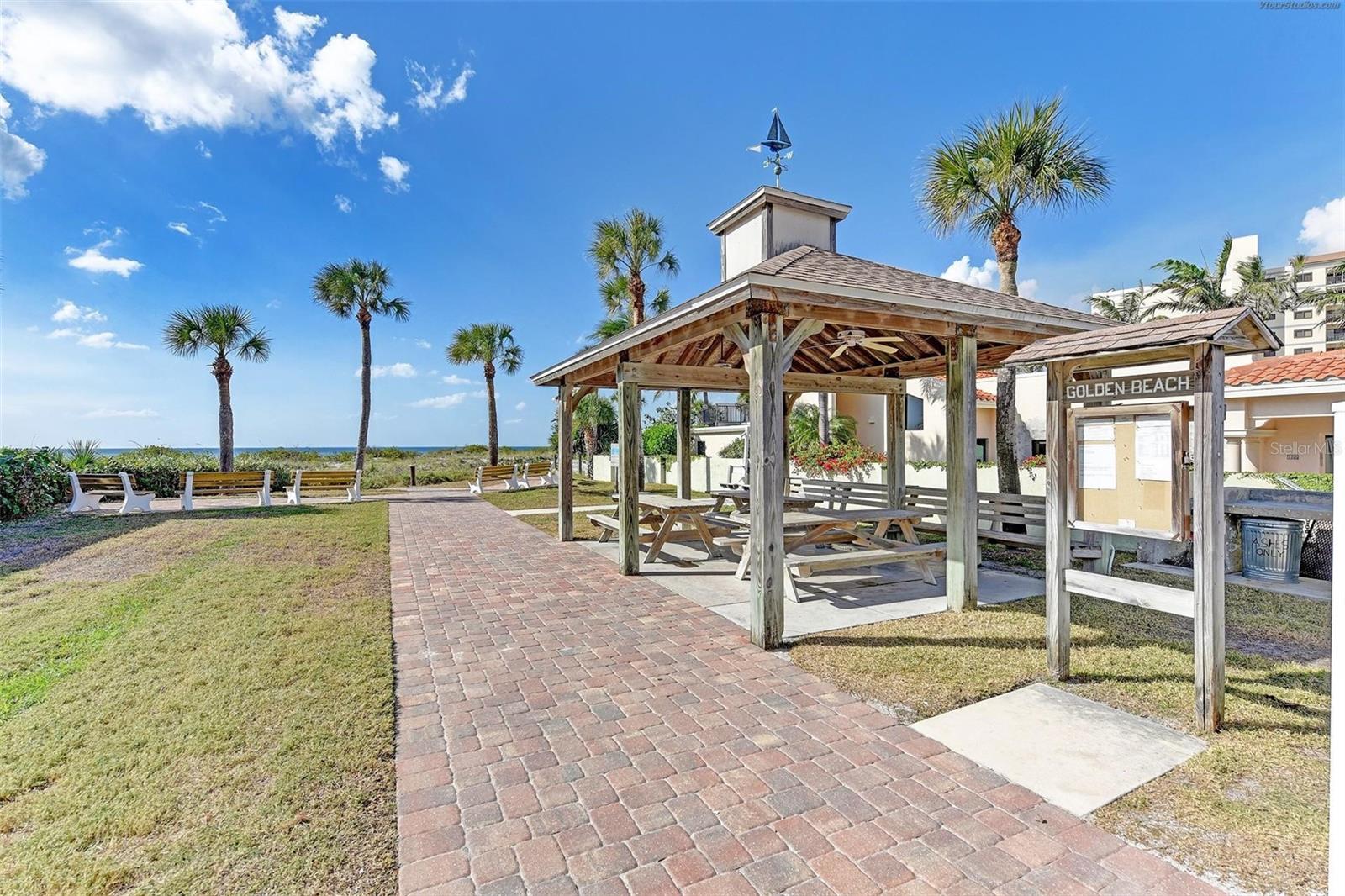 GOLDEN BEACH - Residential