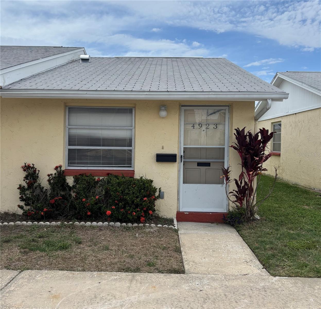 Embrace the effortless freedom of simple living in this lovely New Port Richey villa! This property boasts a highly functional layout perfect for anyone seeking comfort without the hassle of heavy upkeep. Complete with a highly desirable, low HOA fee, this villa offers an affordable gateway to the Florida lifestyle. You are situated just minutes from downtown shopping, waterfront parks, and local beaches. Perfect for downsizers, seasonal residents, or investors. Schedule your showing today!