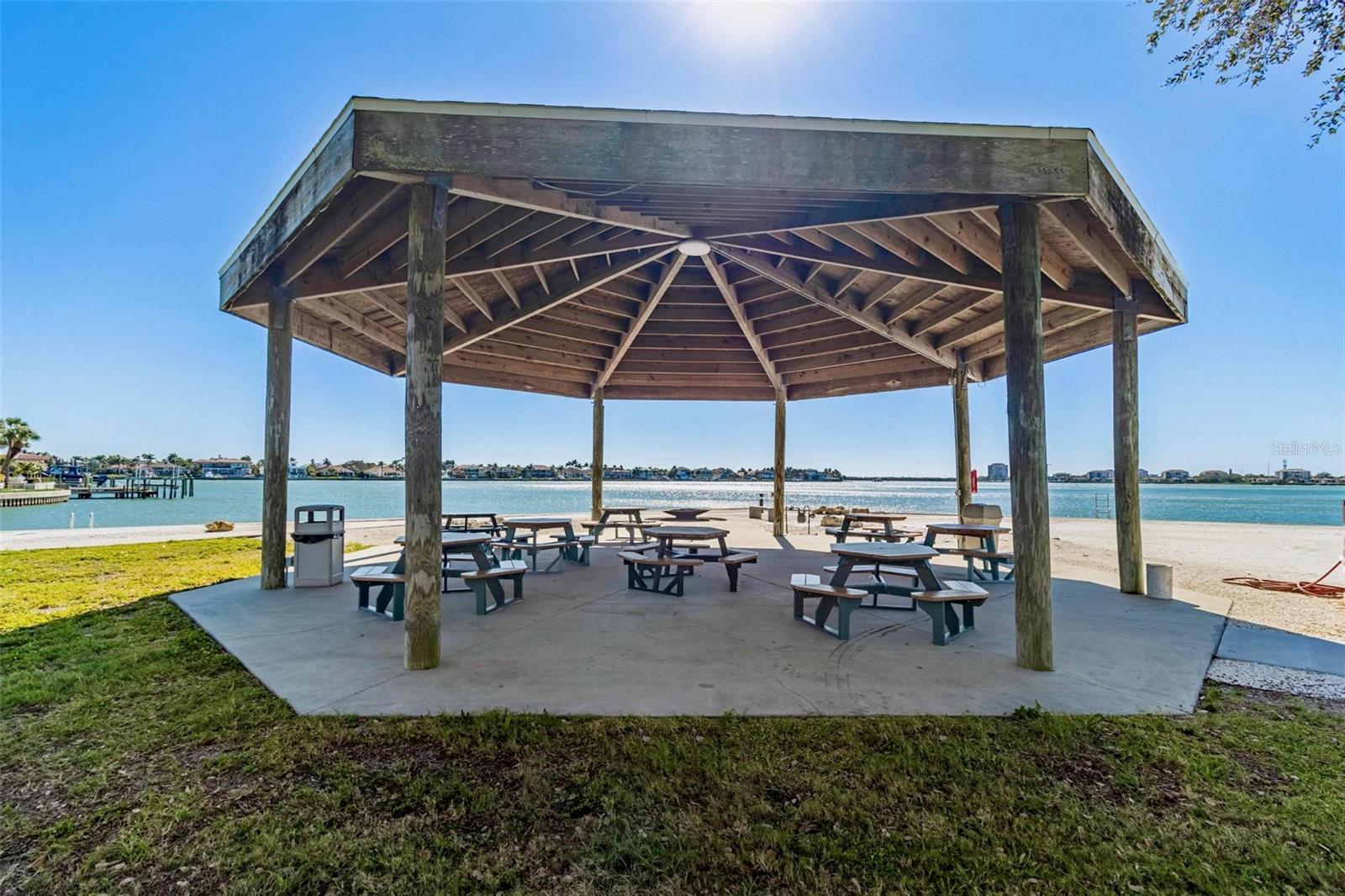 BAYWAY ISLES POINT BRITTANY SIX - Residential