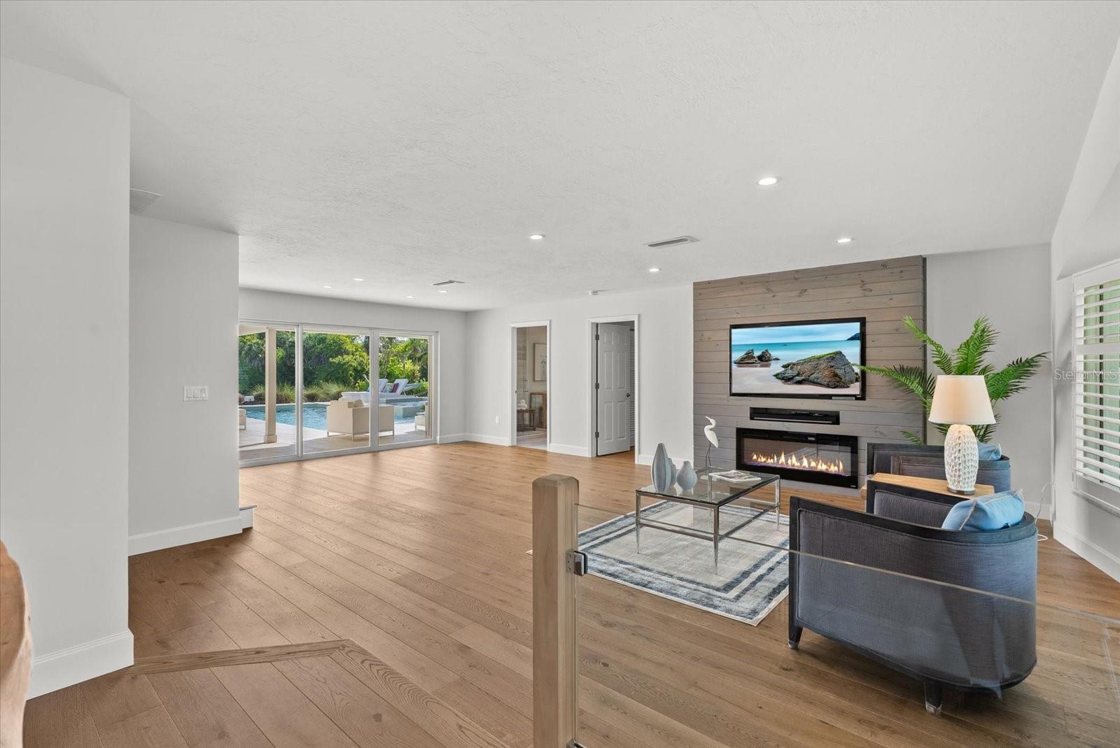 SIESTA ISLES UNIT 5 - Residential