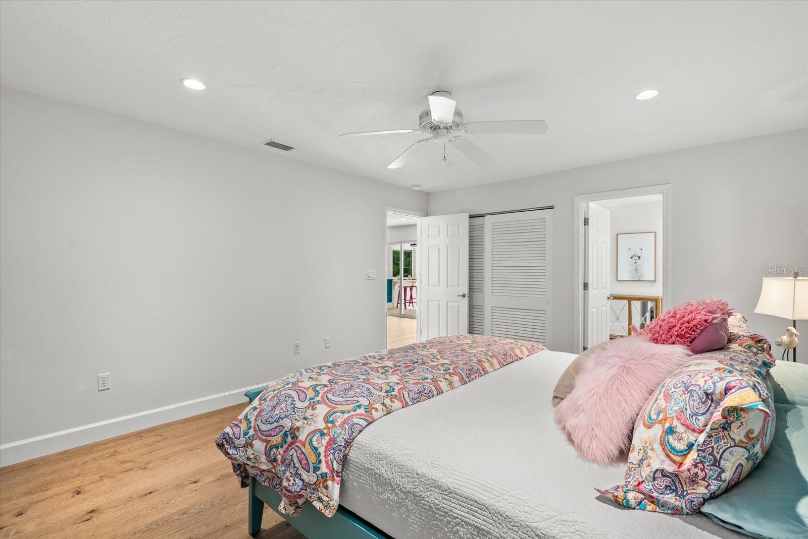 SIESTA ISLES UNIT 5 - Residential